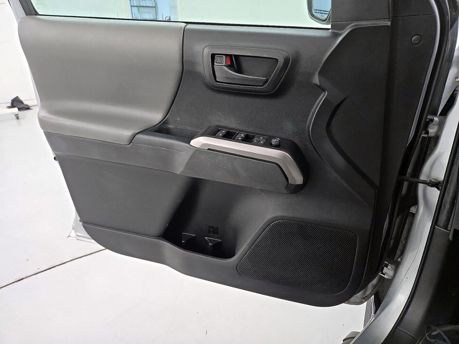 2022 Toyota Tacoma SR5 - Photo 13