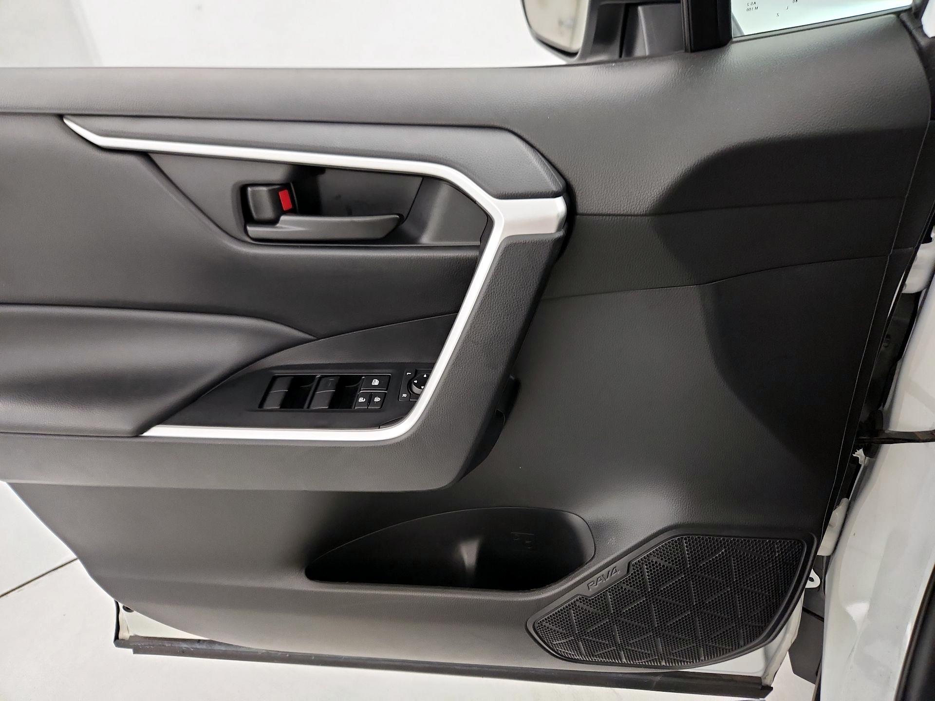 Thumbnail: 2023 Toyota RAV4 - 12