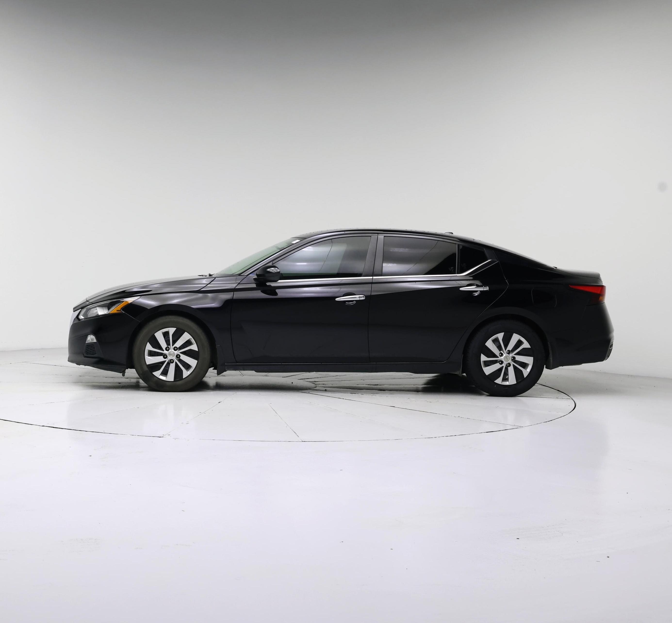 Thumbnail: 2020 Nissan Altima - 3