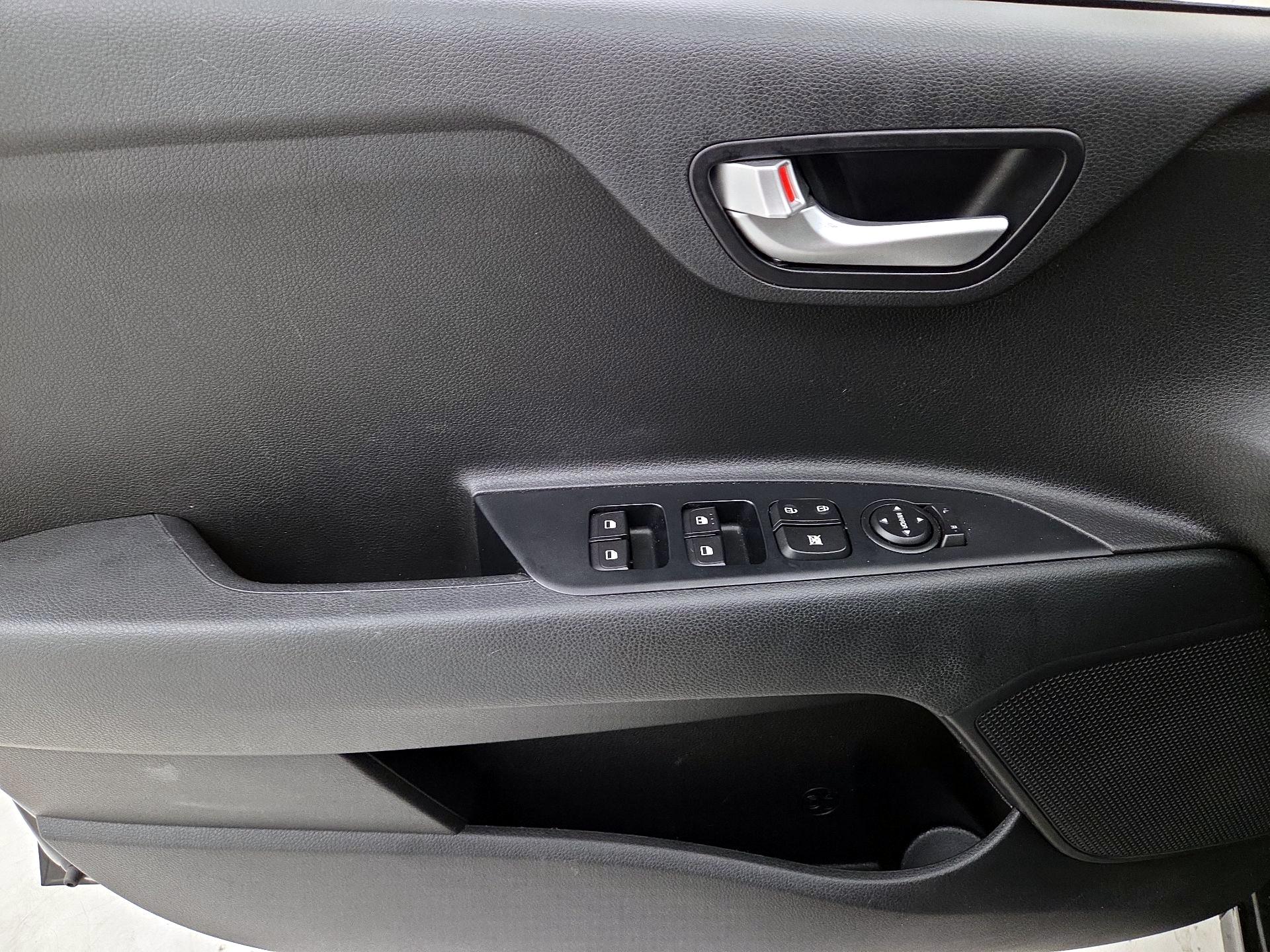 Thumbnail: 2019 Kia Rio5 - 12