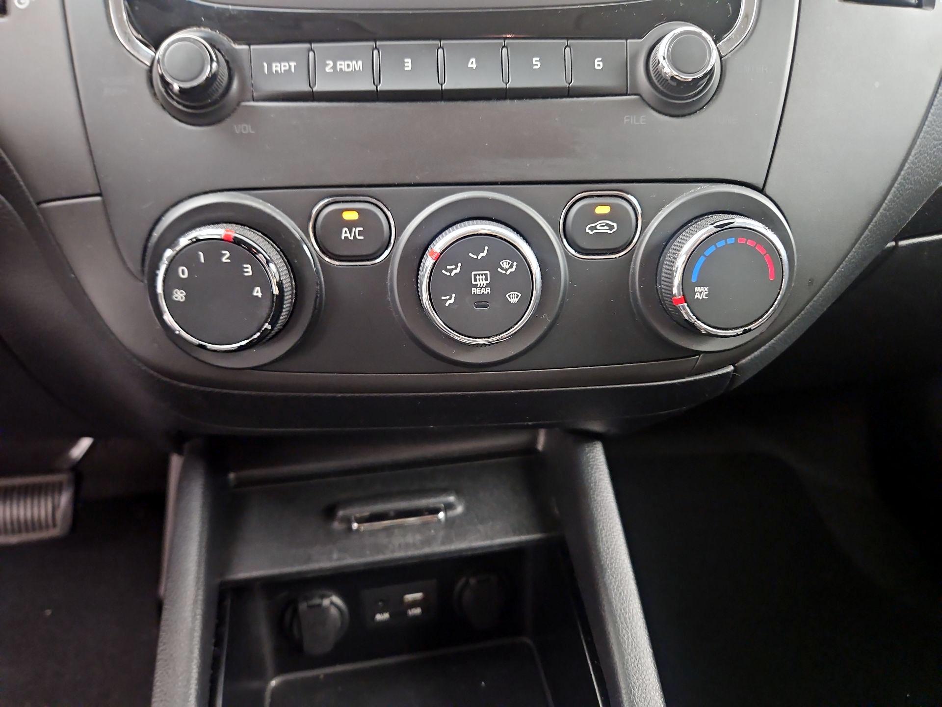 Thumbnail: 2017 Kia Forte - 15