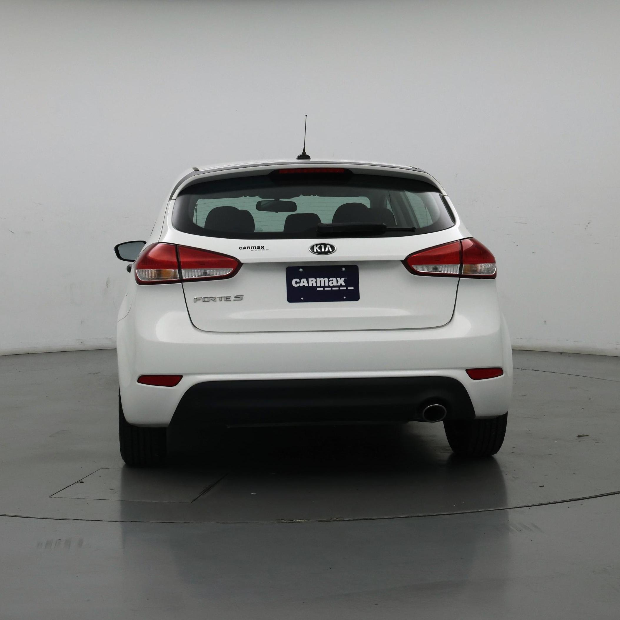 Thumbnail: 2017 Kia Forte - 6