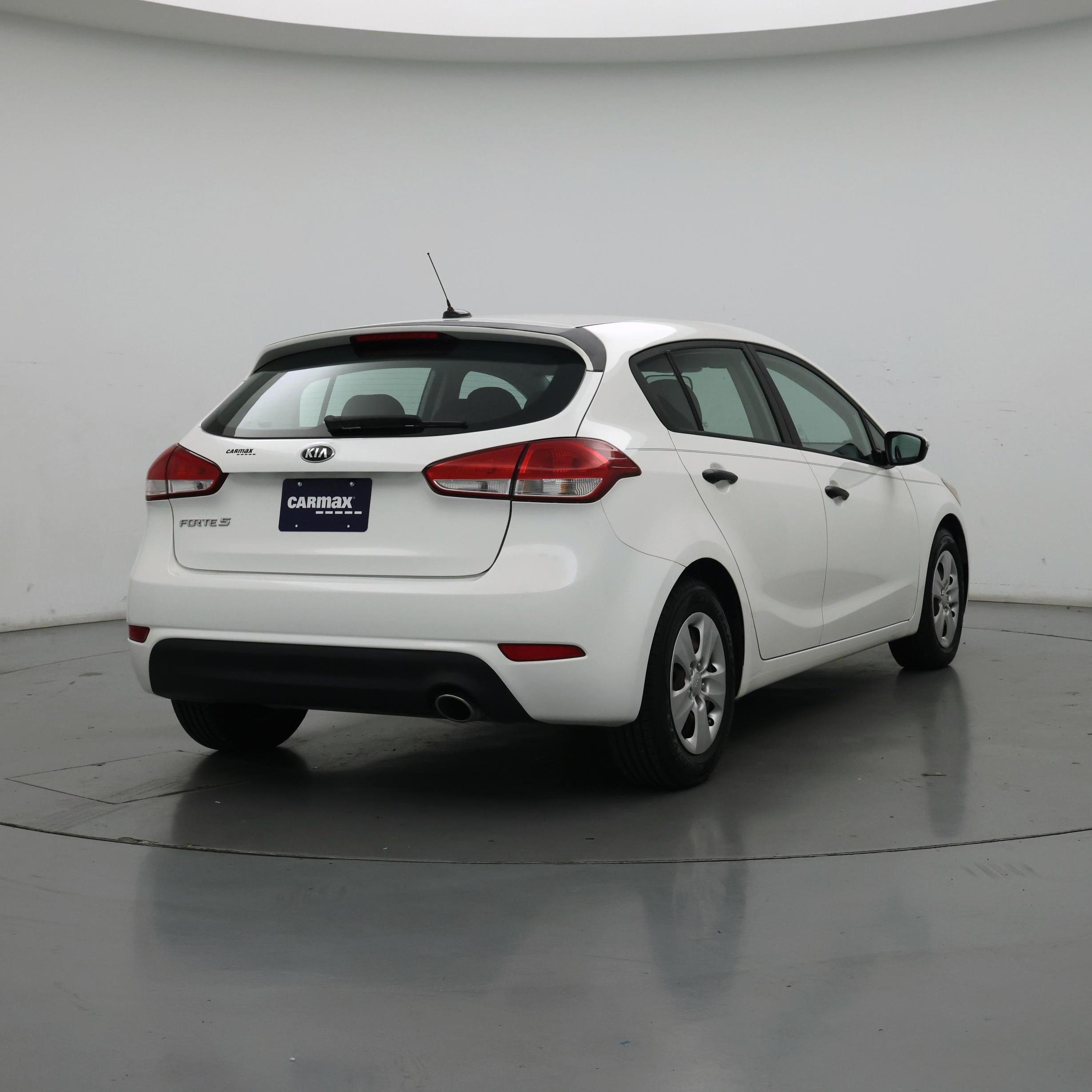 Thumbnail: 2017 Kia Forte - 8