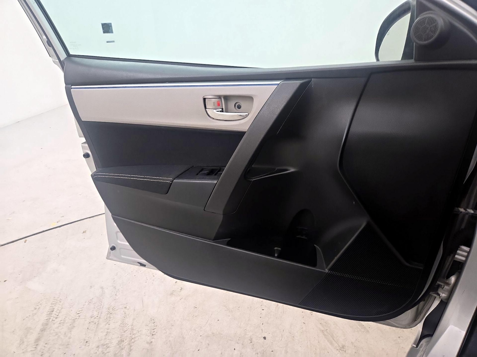2016 Toyota Corolla L - Photo 13