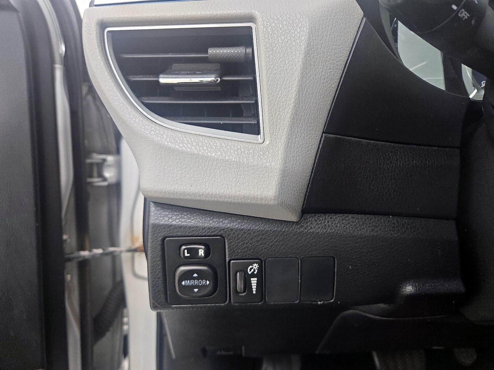 2016 Toyota Corolla L - Photo 14