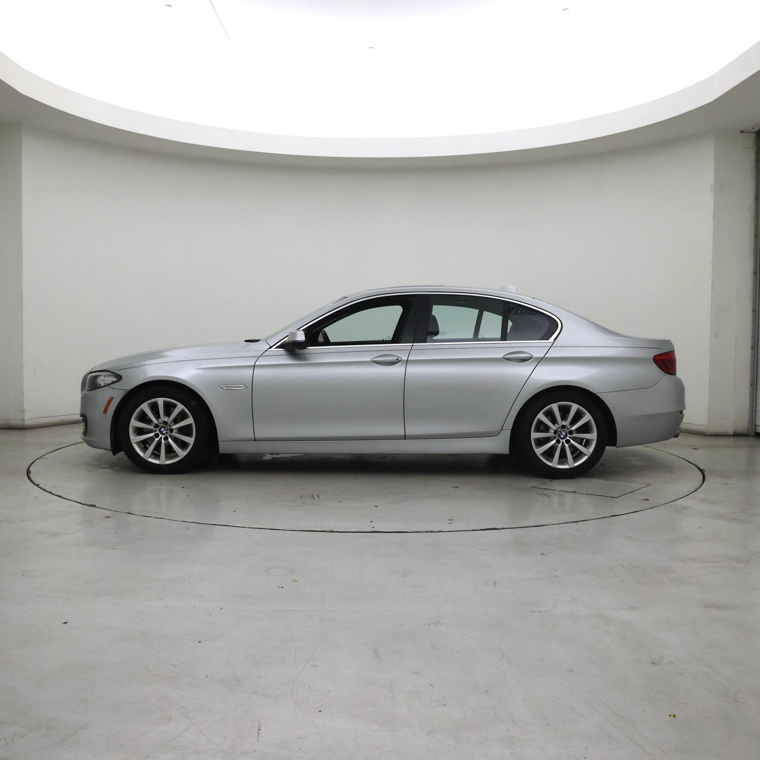 Thumbnail: 2016 BMW 5 Series - 3
