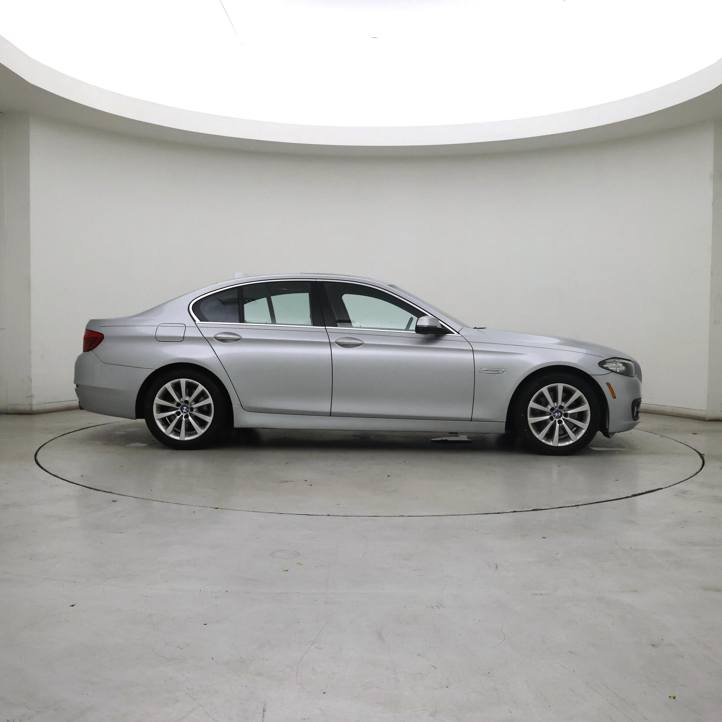 Thumbnail: 2016 BMW 5 Series - 7