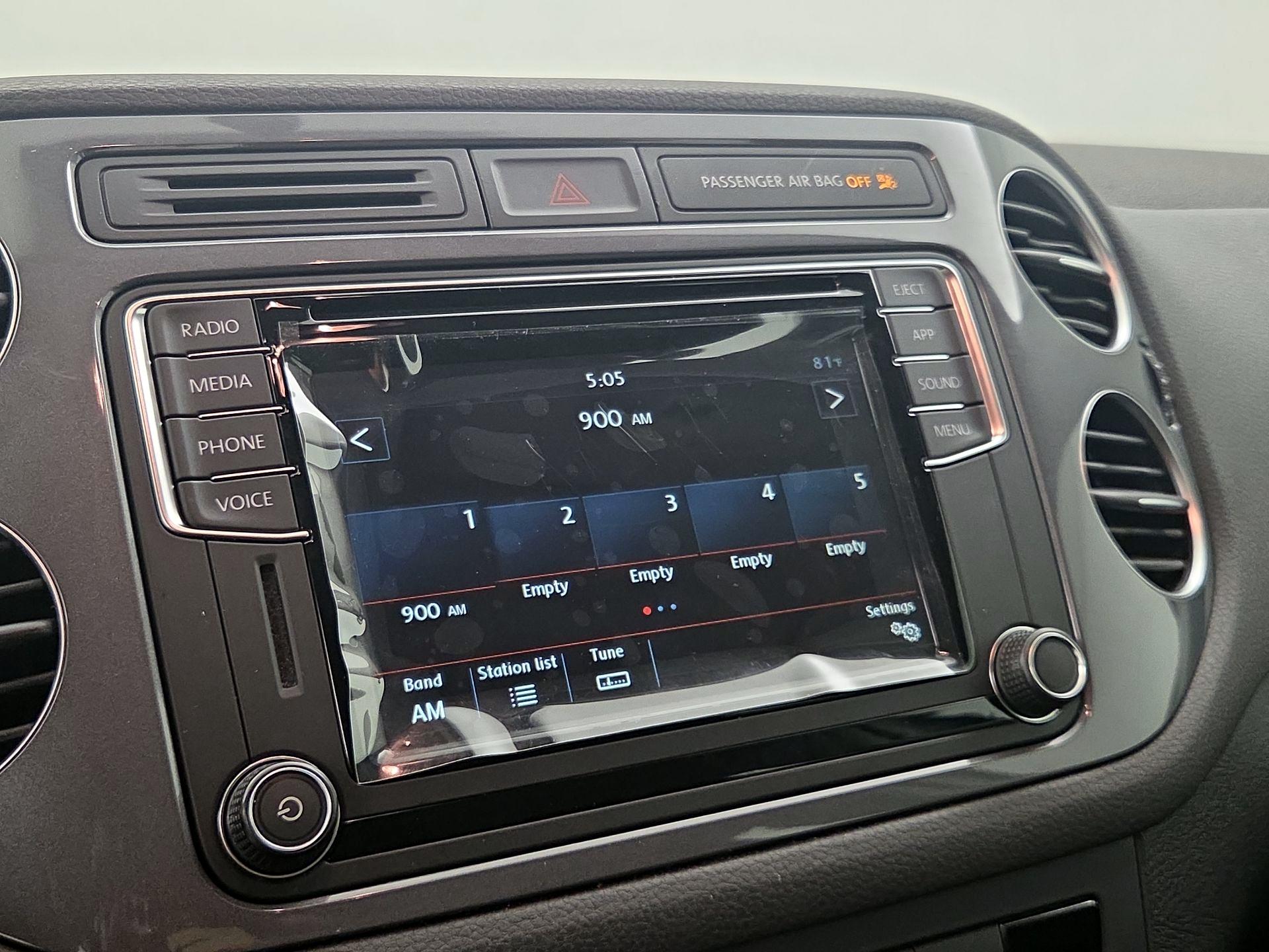 Thumbnail: 2018 Volkswagen Tiguan - 15