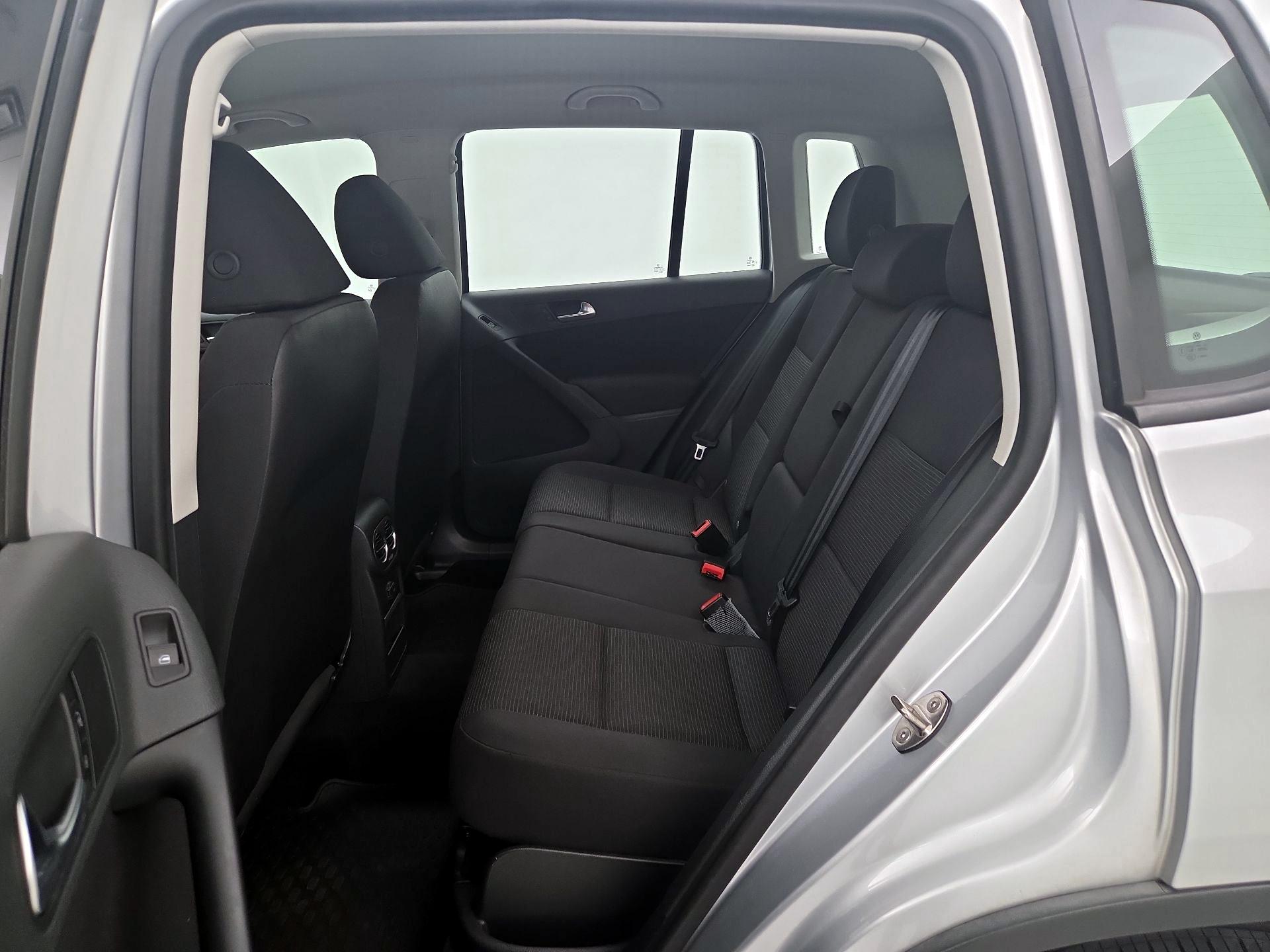 Thumbnail: 2018 Volkswagen Tiguan - 19