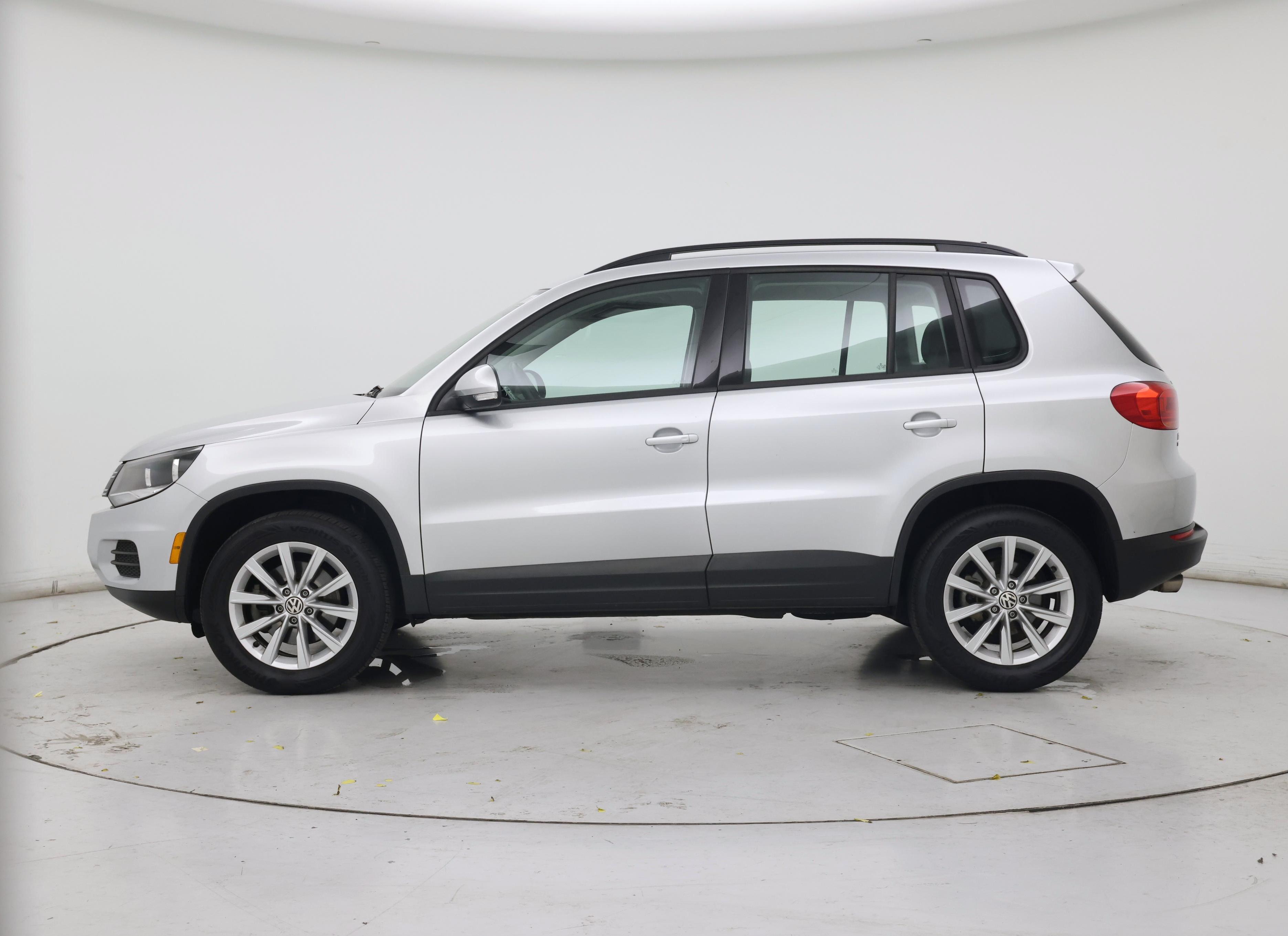 Thumbnail: 2018 Volkswagen Tiguan - 3