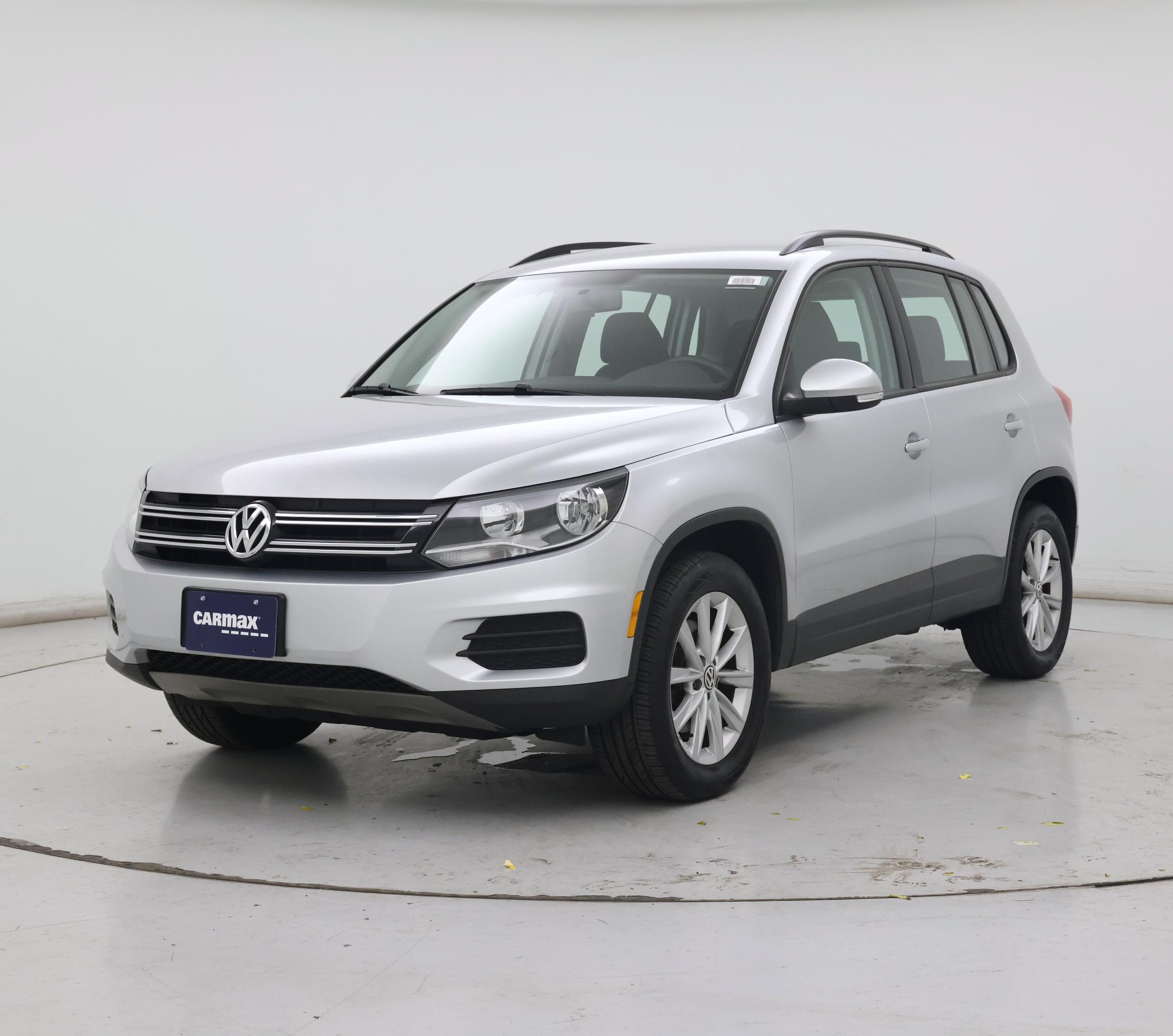 Thumbnail: 2018 Volkswagen Tiguan - 4