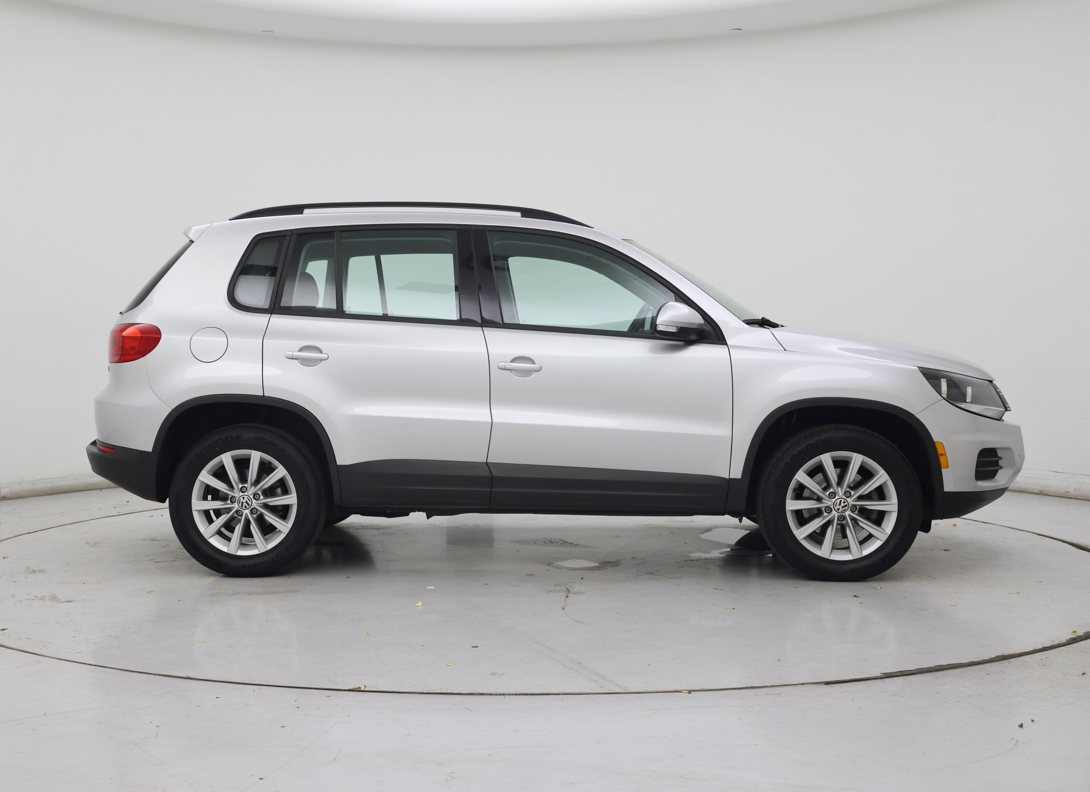 Thumbnail: 2018 Volkswagen Tiguan - 7