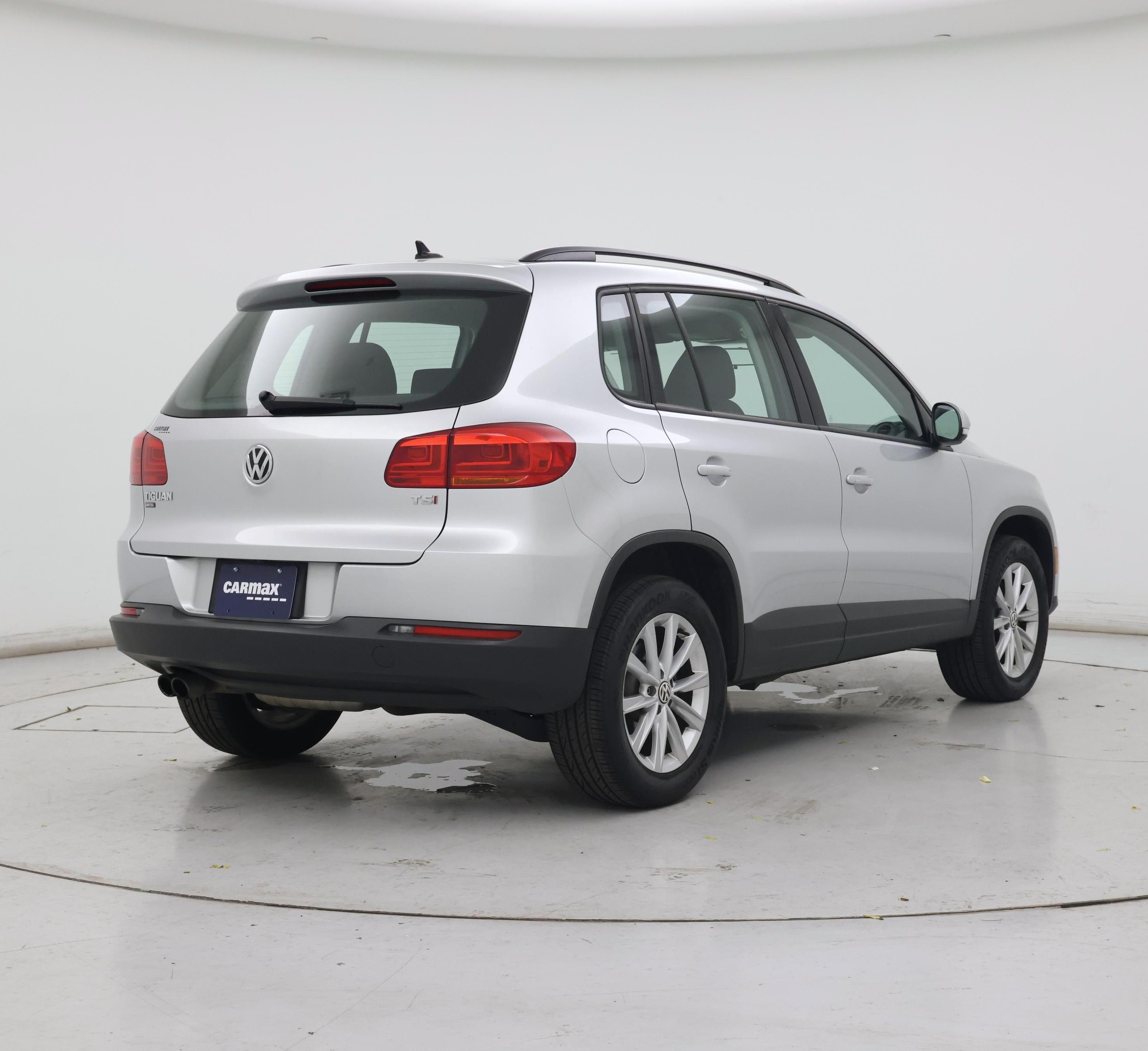 Thumbnail: 2018 Volkswagen Tiguan - 8
