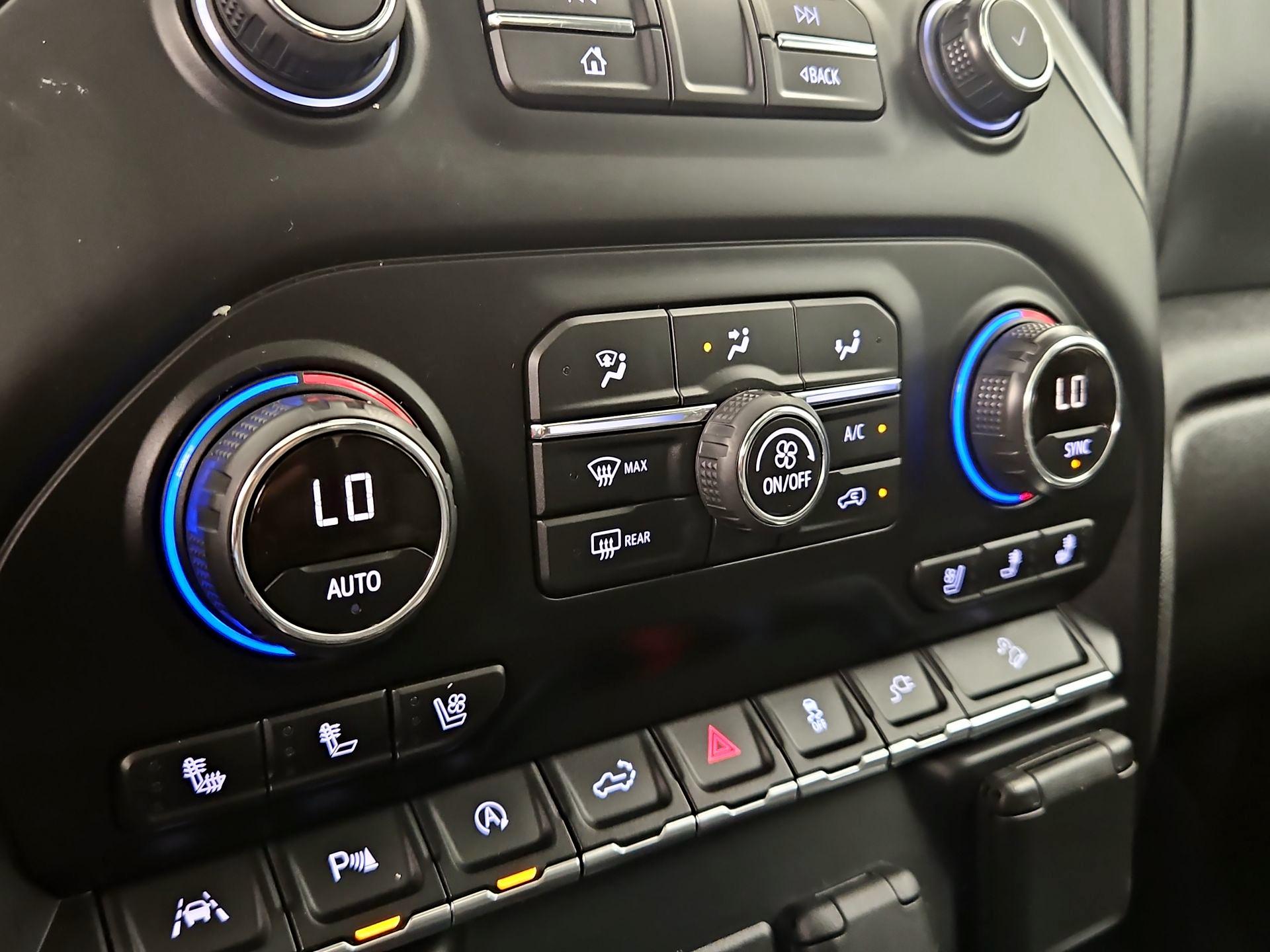Thumbnail: 2020 Chevrolet Silverado 1500 - 16