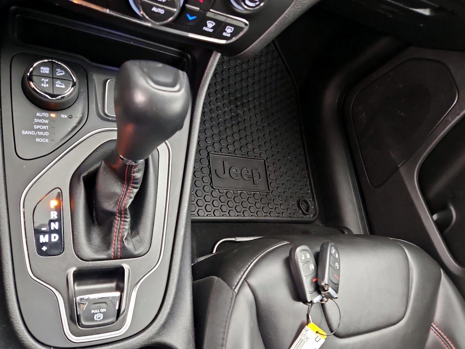 2020 Jeep Cherokee Trailhawk - Photo 18