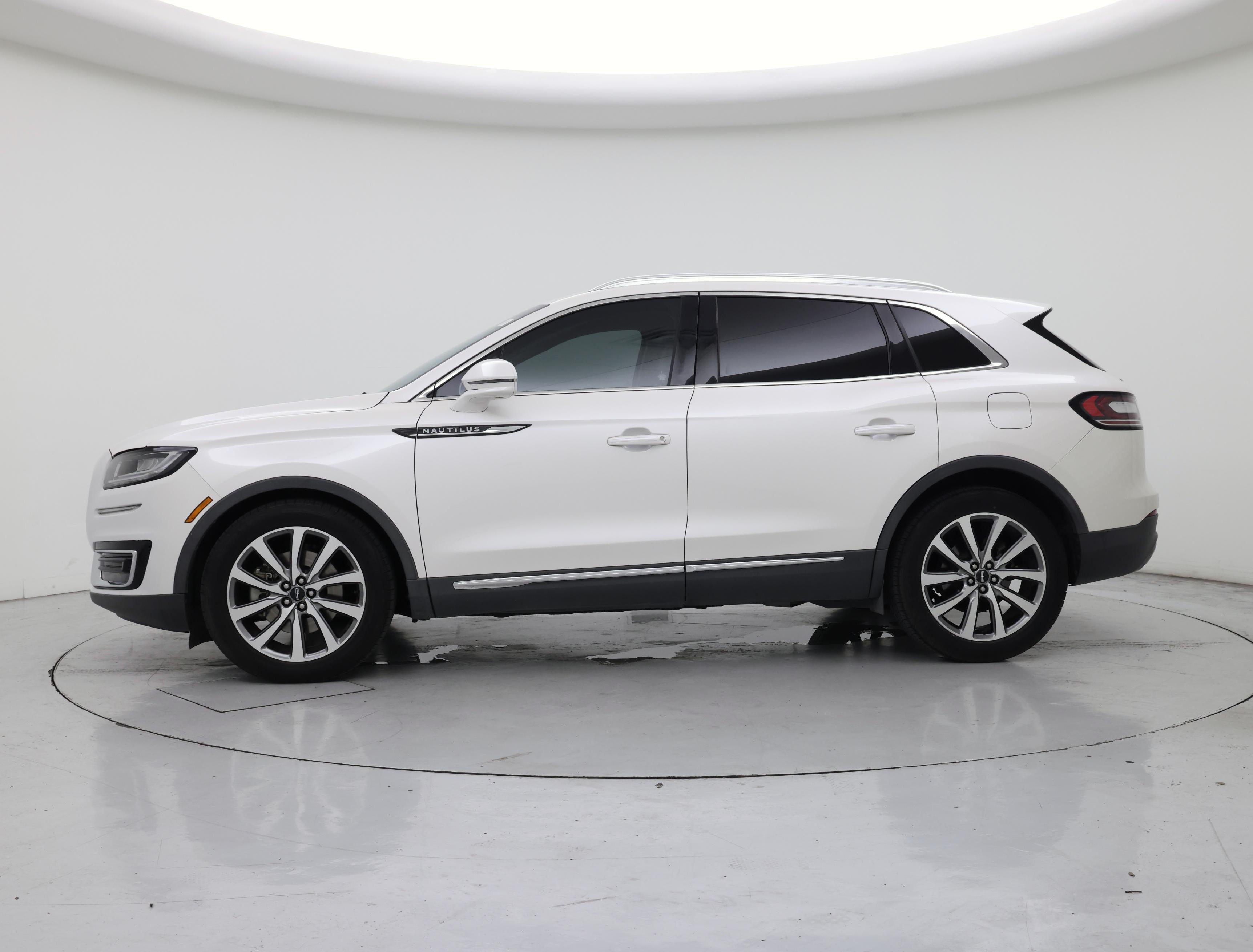 Thumbnail: 2019 Lincoln Nautilus - 3