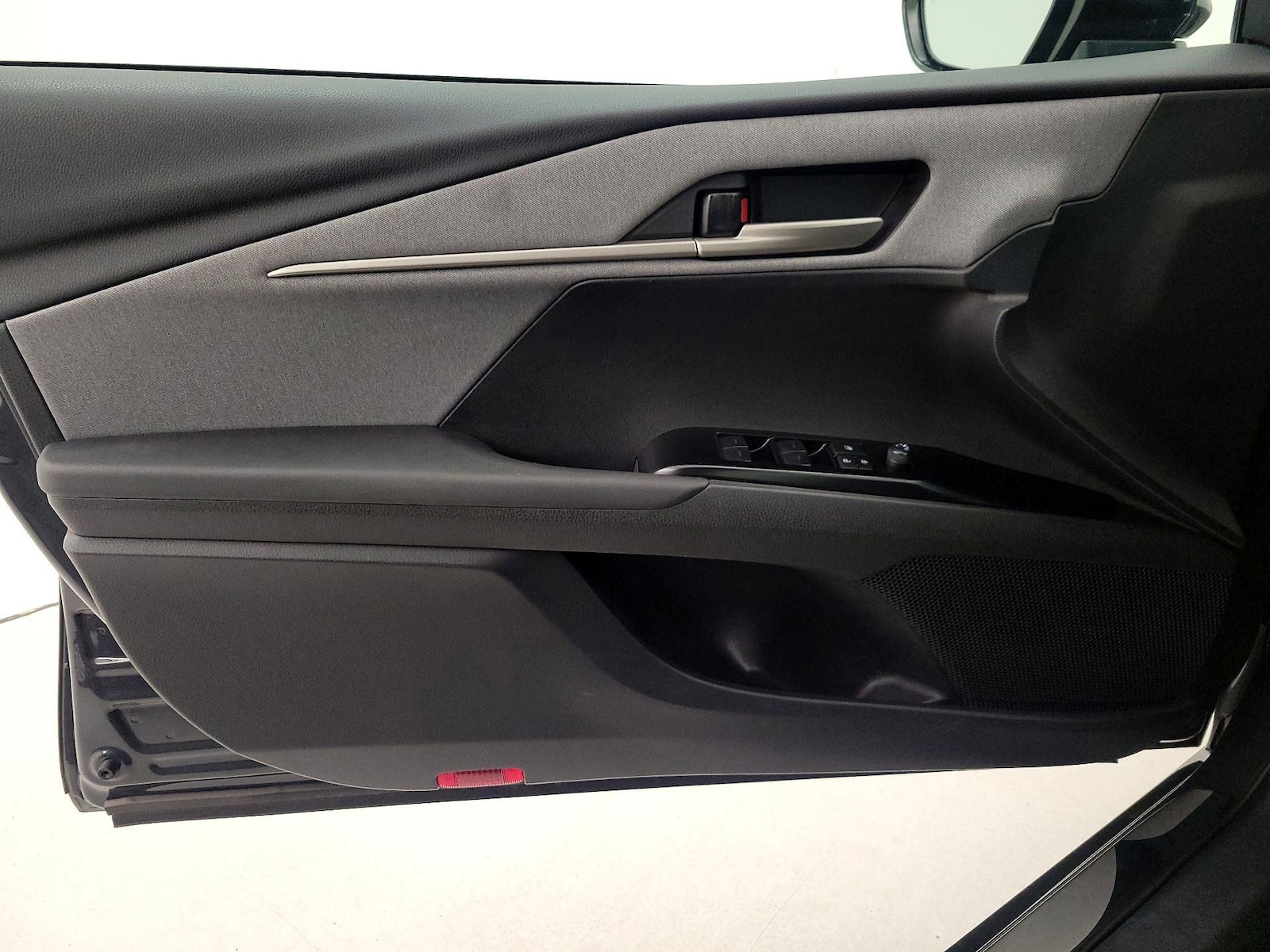 2025 Toyota Camry LE - Photo 13