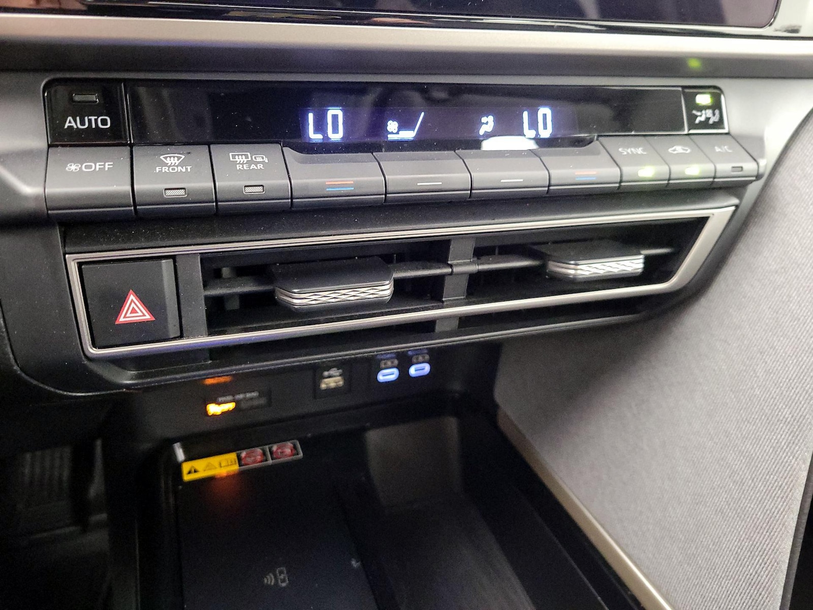 2025 Toyota Camry LE - Photo 17
