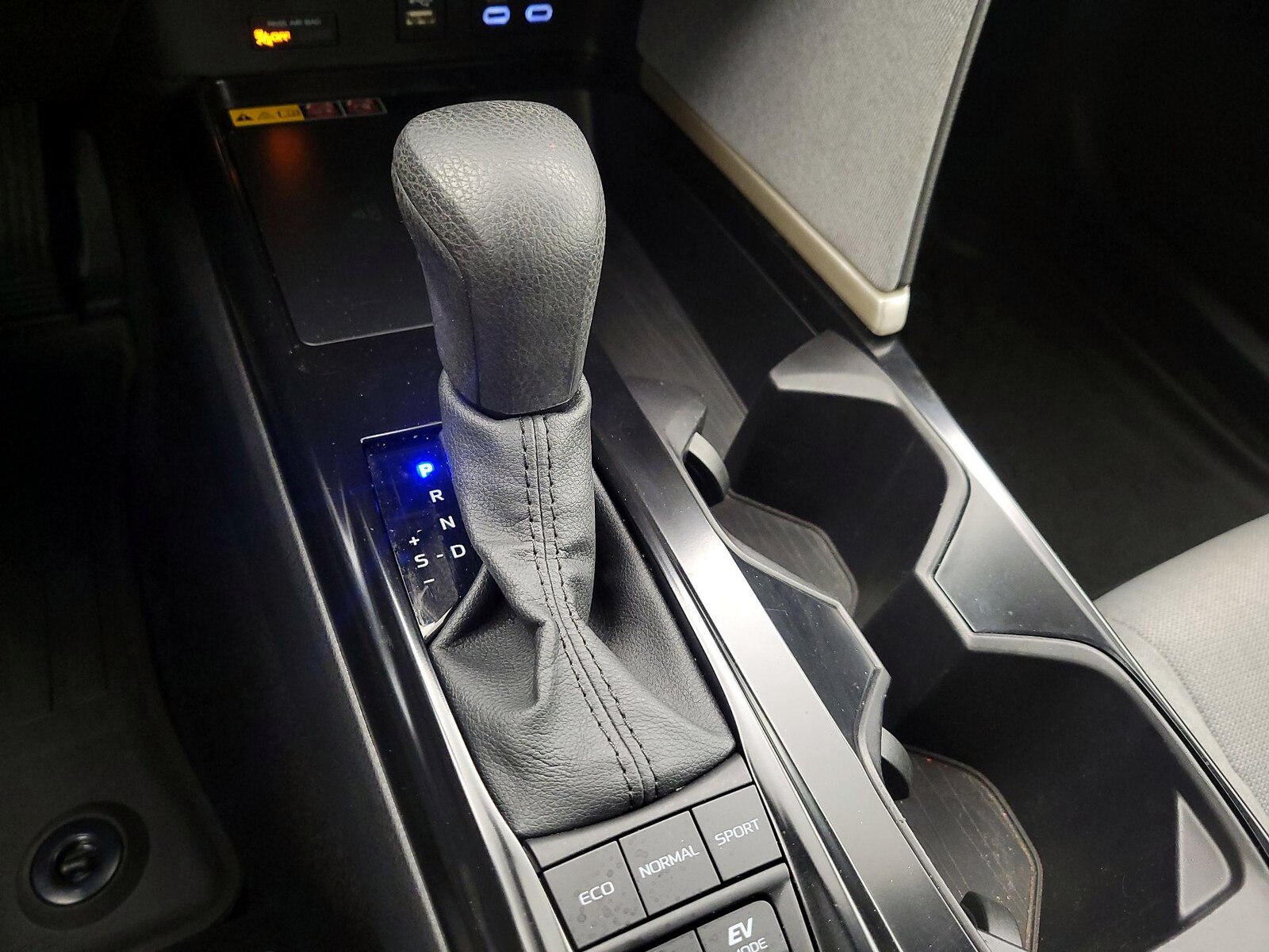 2025 Toyota Camry LE - Photo 18