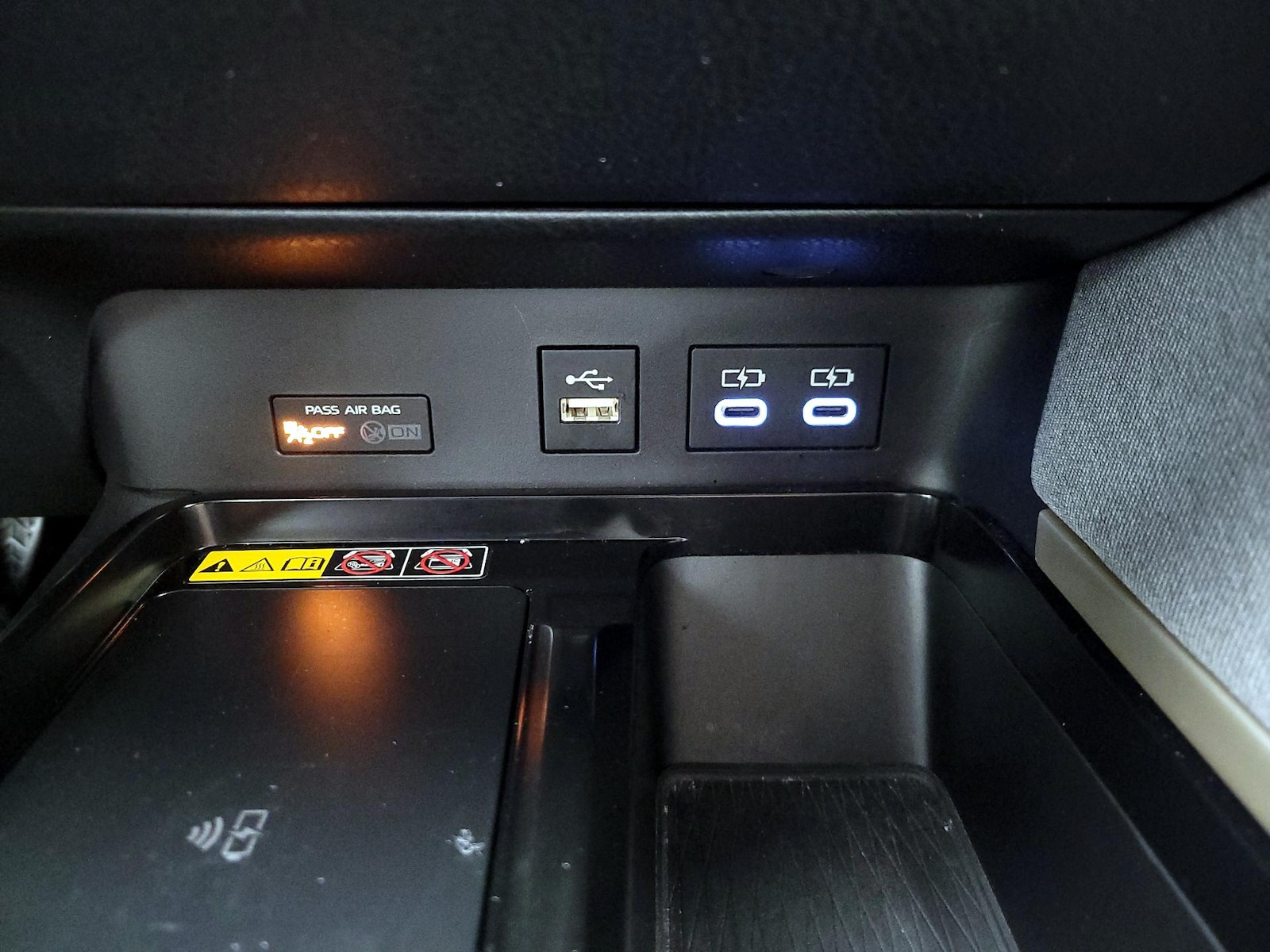 2025 Toyota Camry LE - Photo 19