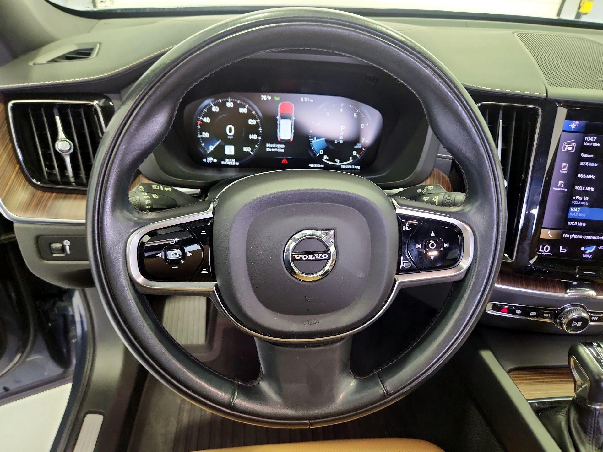 Thumbnail: 2021 Volvo XC60 - 10