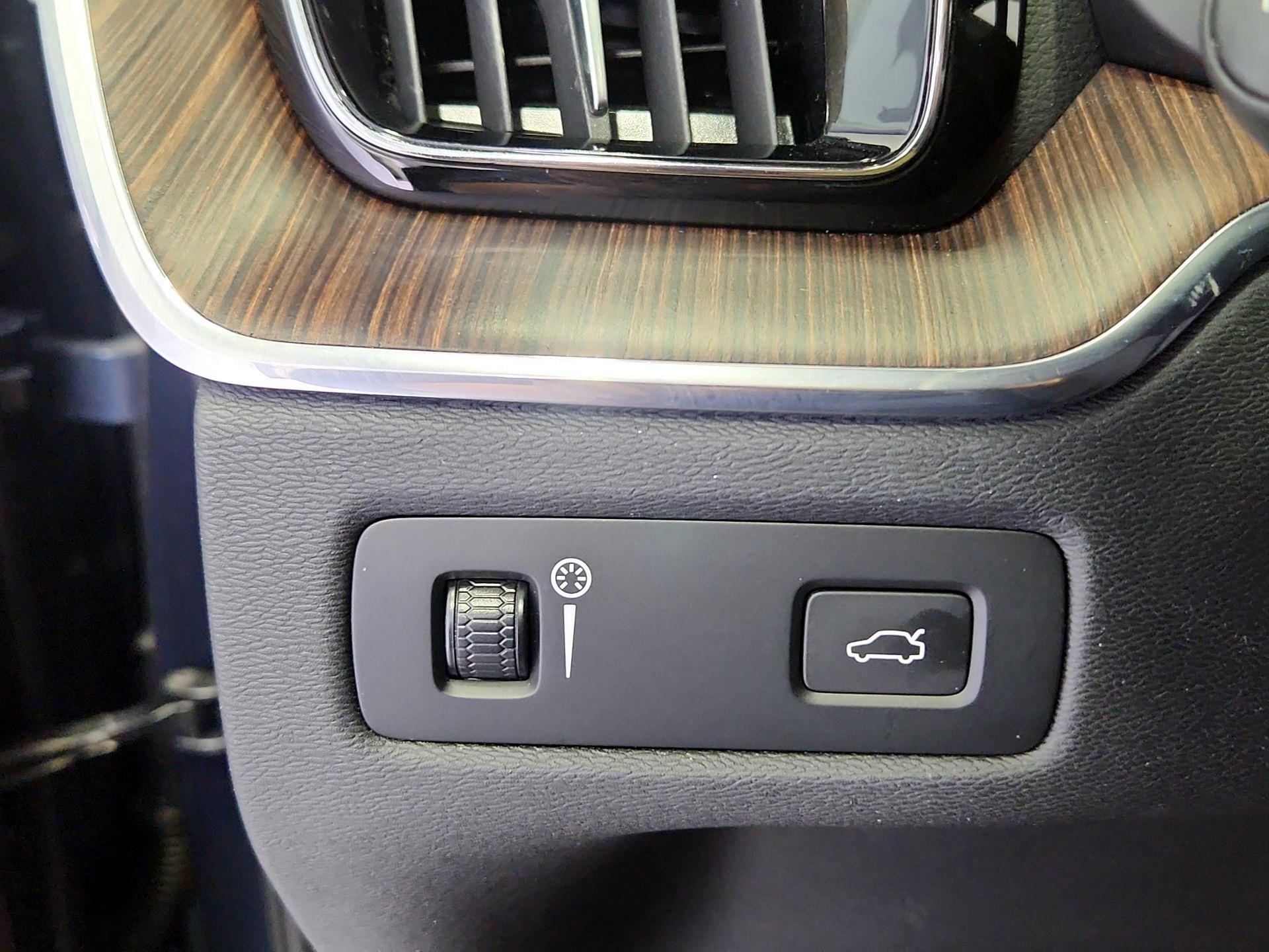 Thumbnail: 2021 Volvo XC60 - 13