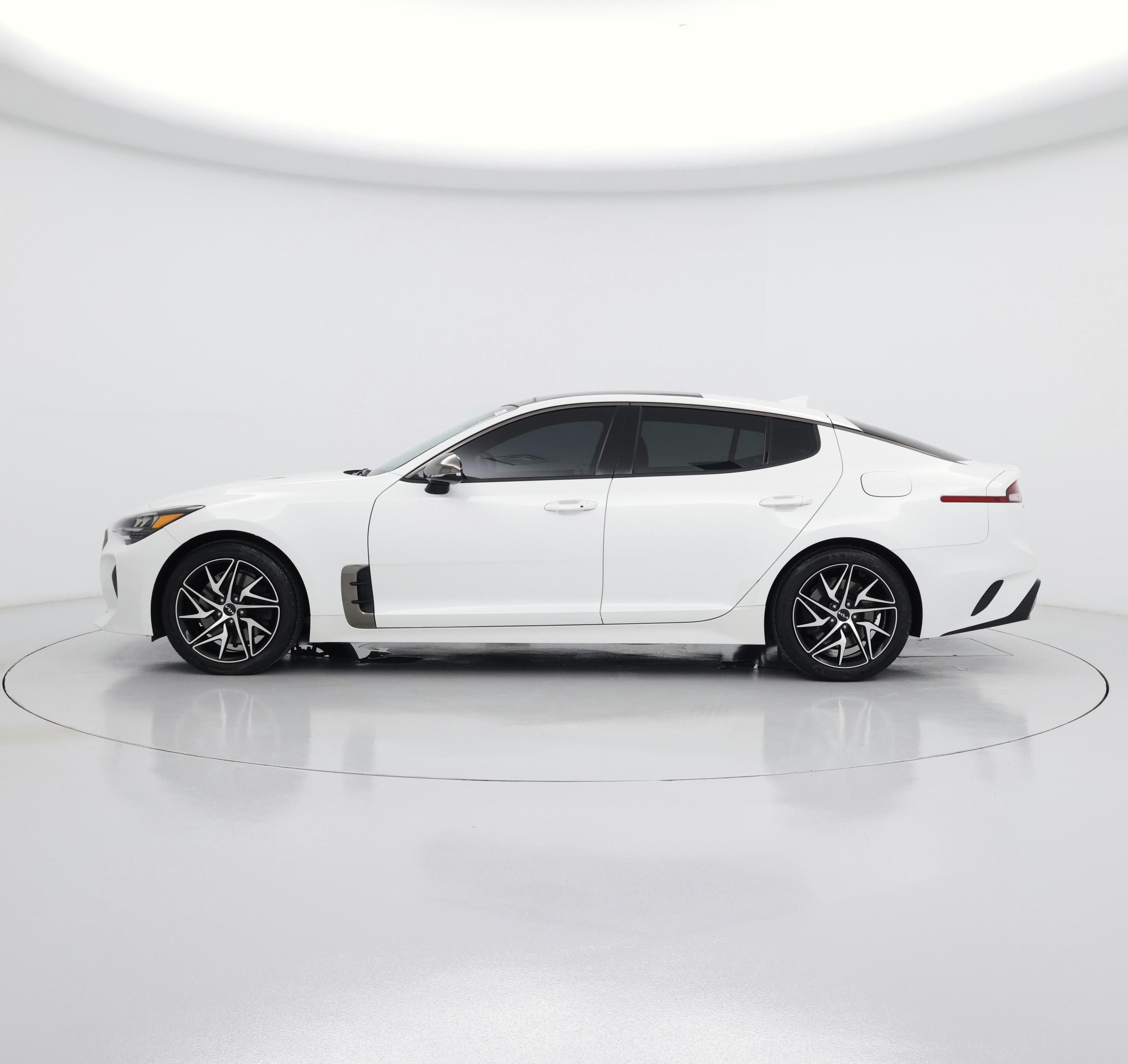 Thumbnail: 2023 Kia Stinger - 3