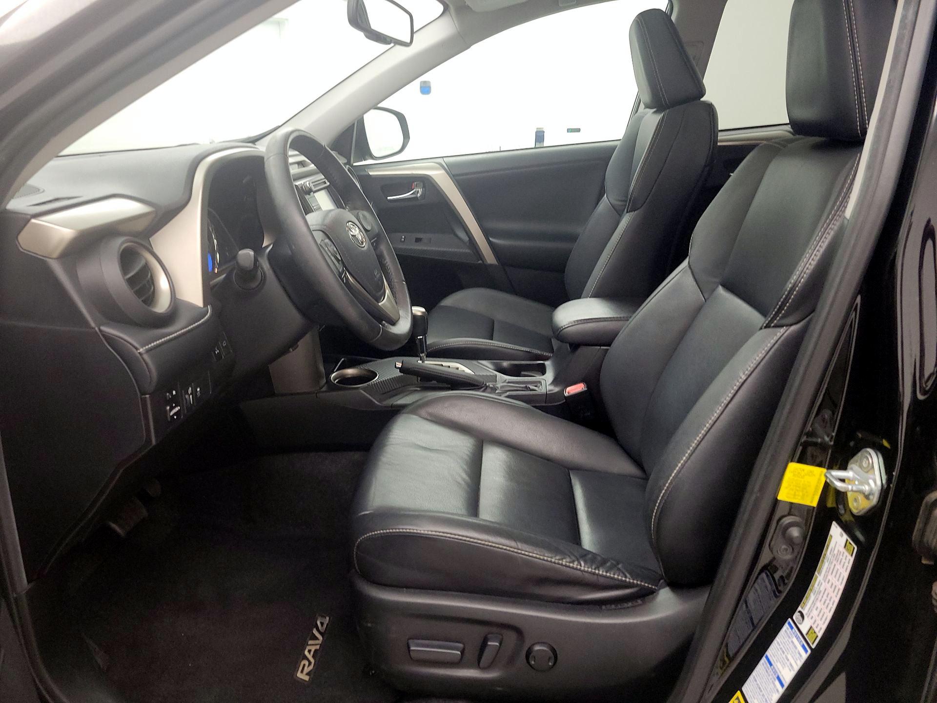 Thumbnail: 2015 Toyota RAV4 - 11