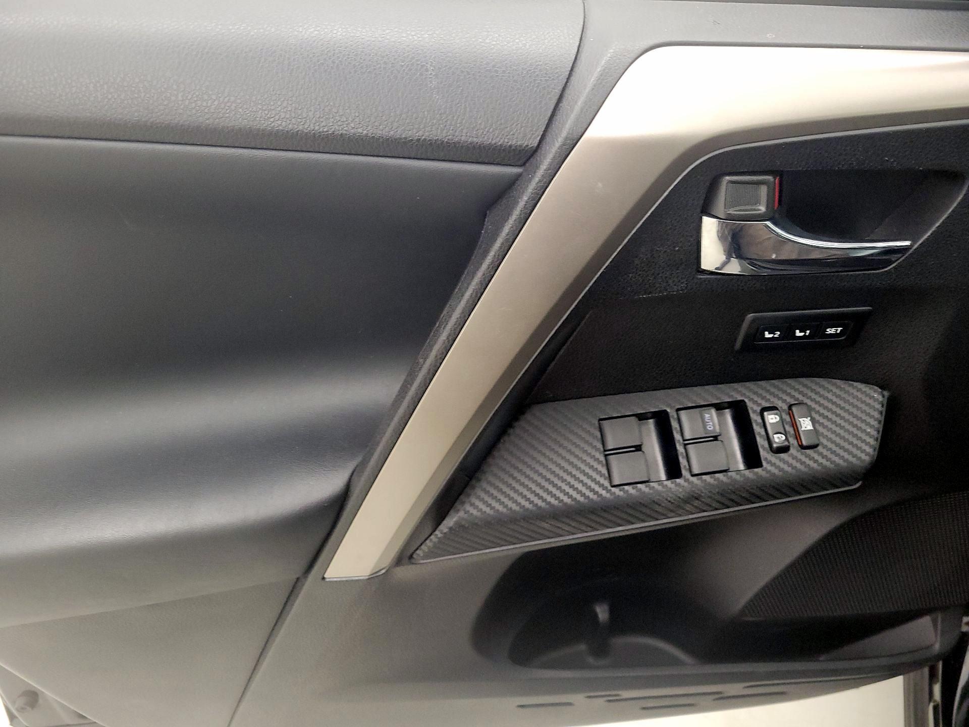 Thumbnail: 2015 Toyota RAV4 - 12