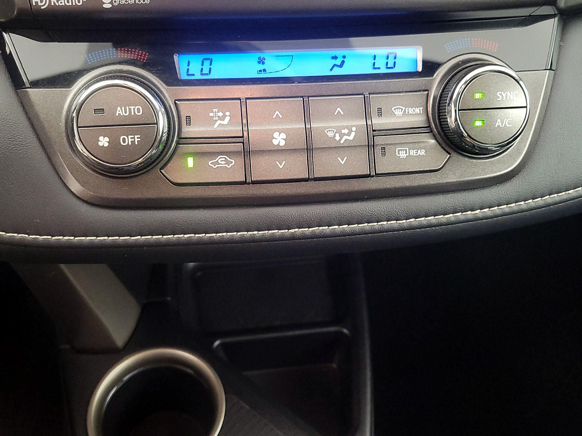 Thumbnail: 2015 Toyota RAV4 - 16