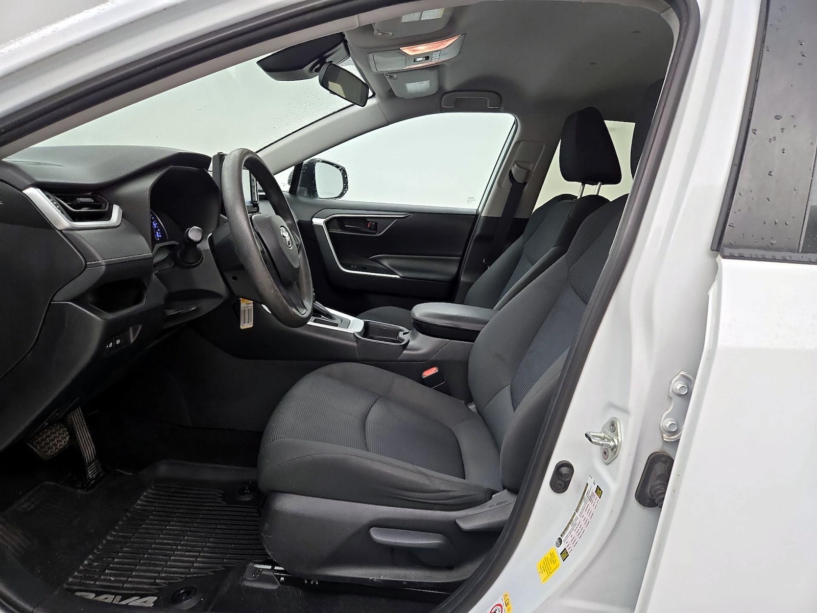 2019 Toyota RAV4 LE - Photo 12