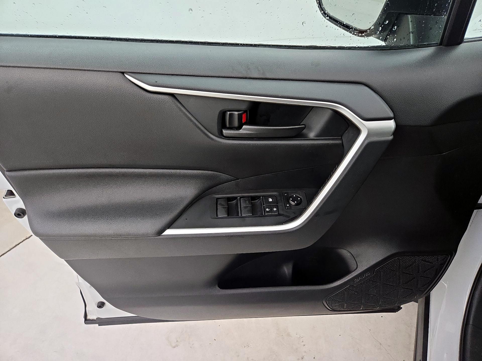 Thumbnail: 2019 Toyota RAV4 - 12