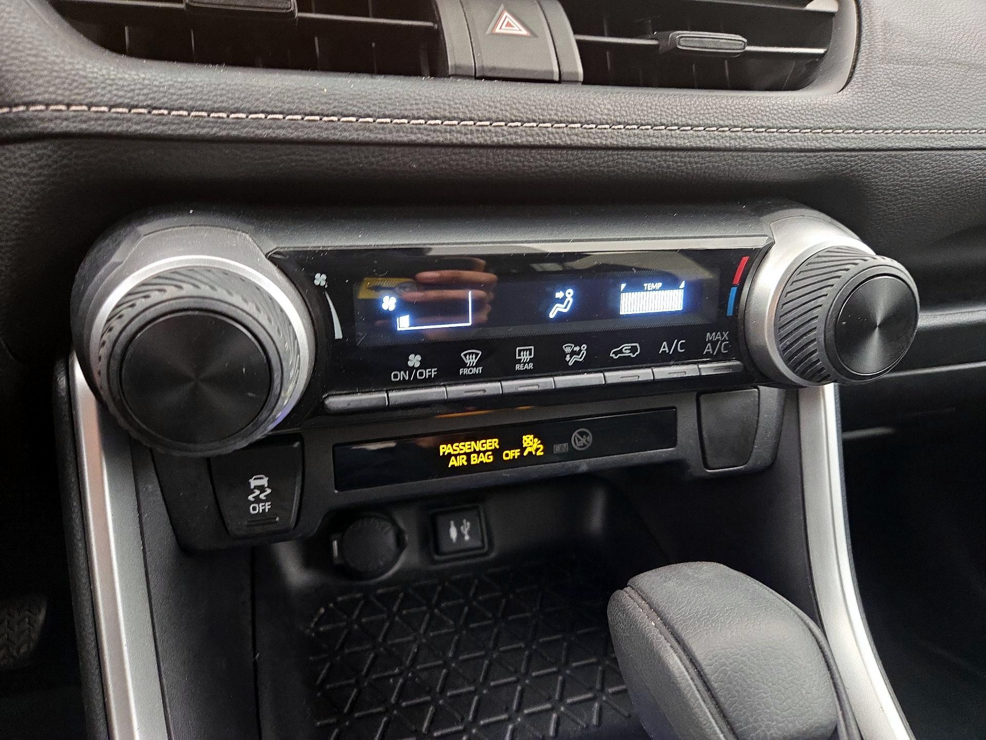 Thumbnail: 2019 Toyota RAV4 - 16