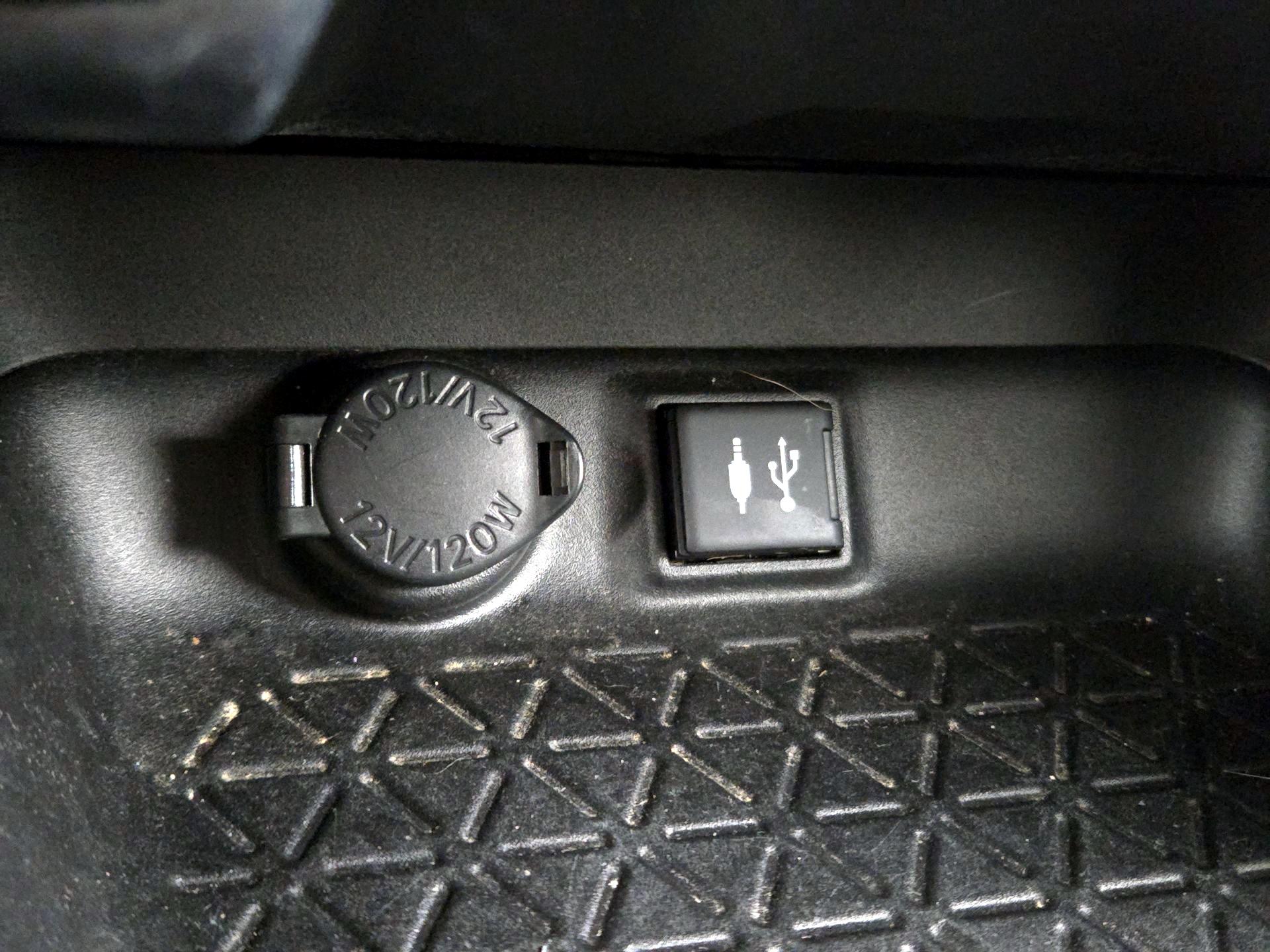 Thumbnail: 2019 Toyota RAV4 - 18