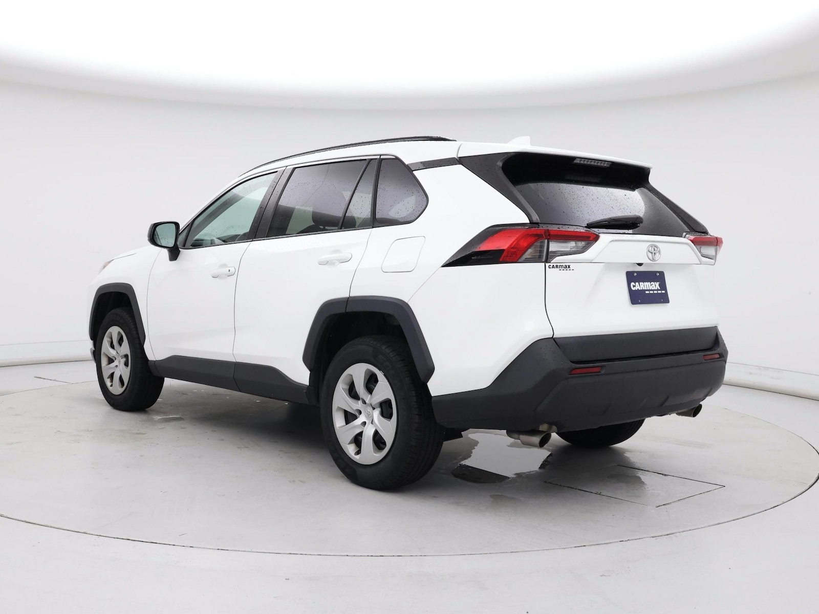 2019 Toyota RAV4 LE - Photo 3