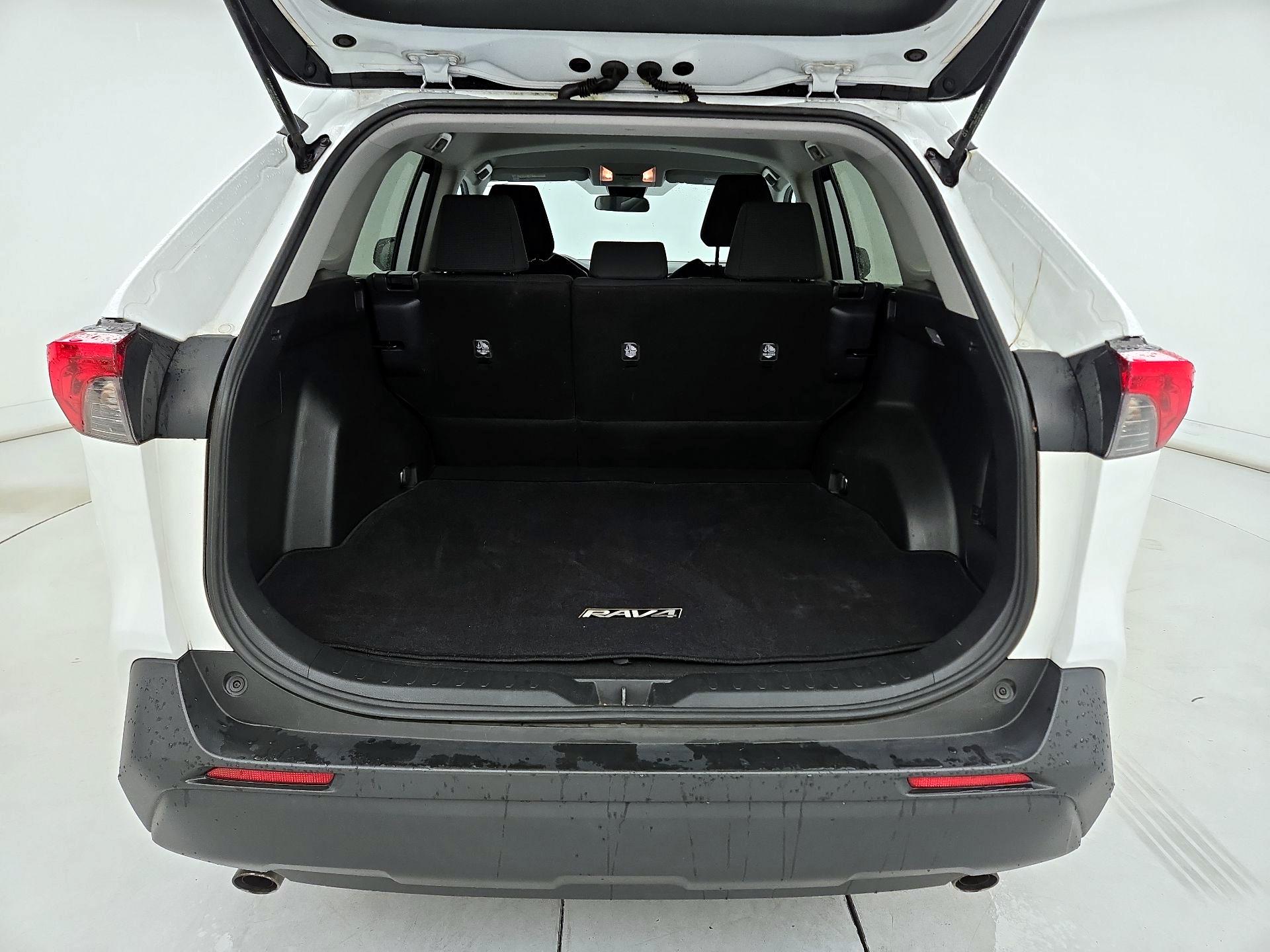 Thumbnail: 2019 Toyota RAV4 - 20