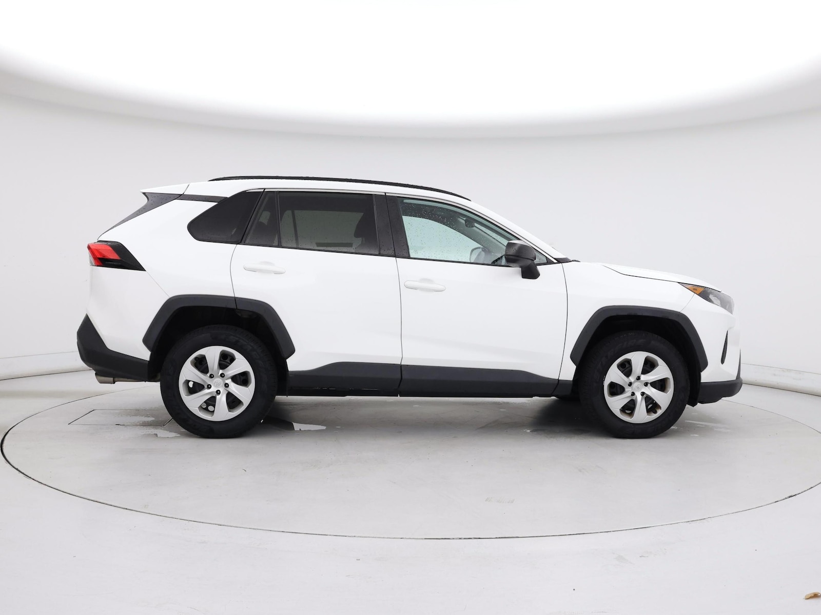 2019 Toyota RAV4 LE - Photo 8