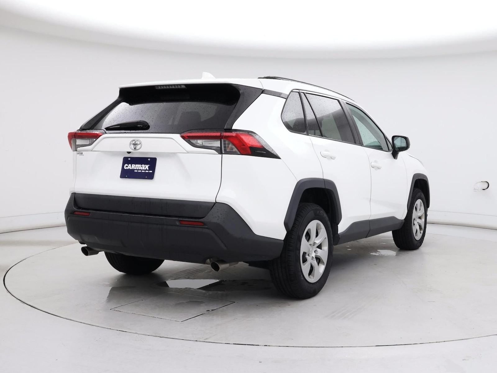 2019 Toyota RAV4 LE - Photo 9