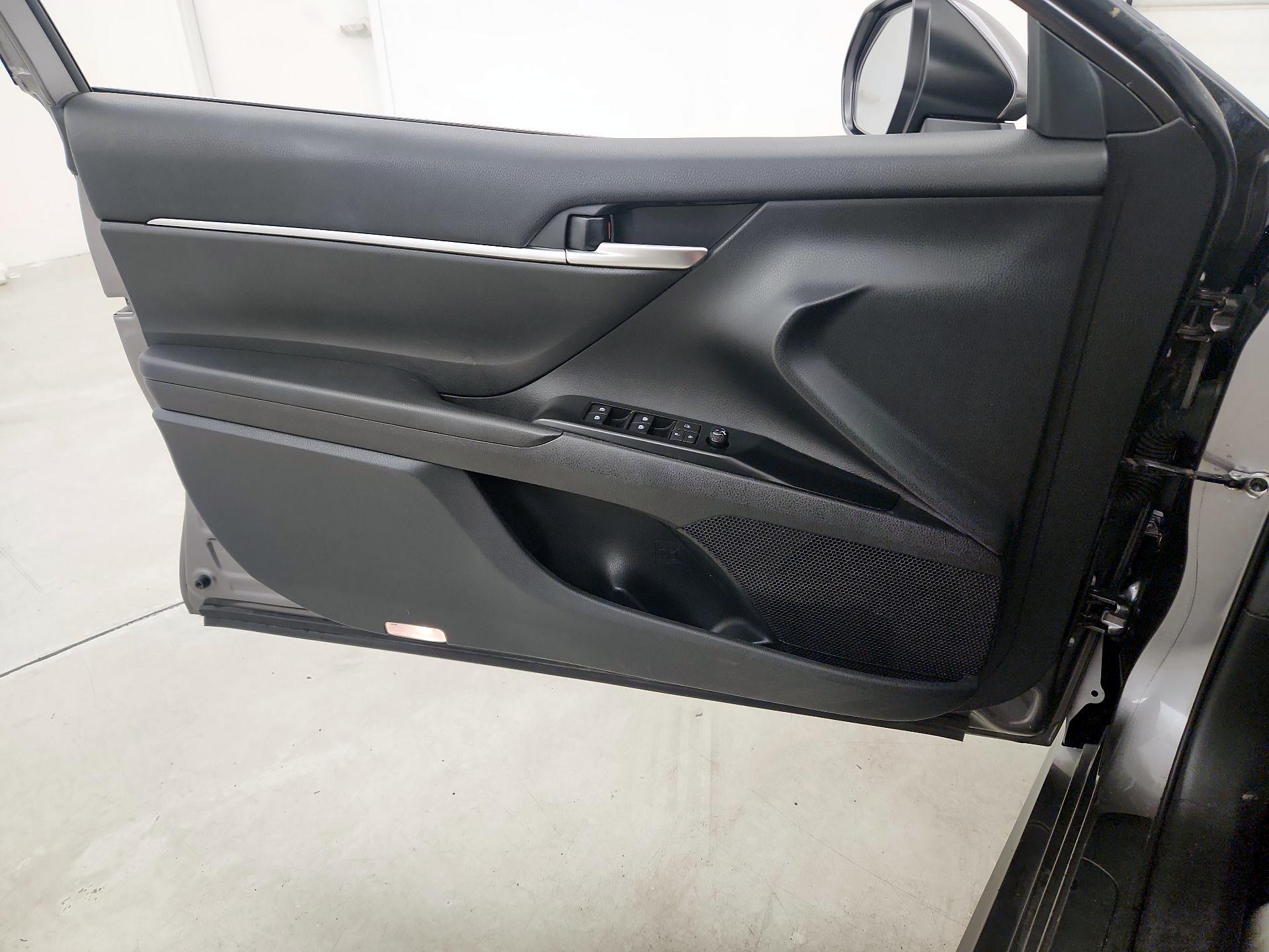 Thumbnail: 2019 Toyota Camry - 12