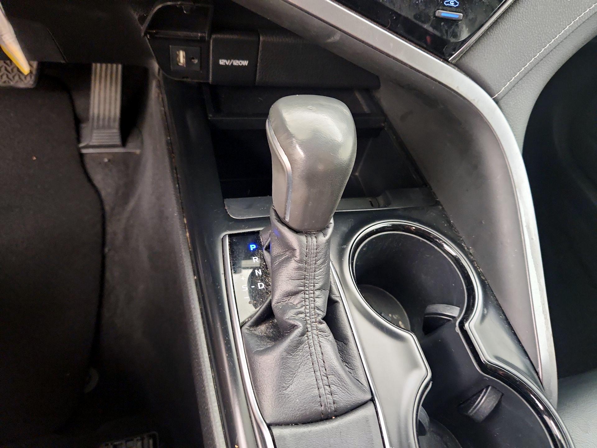 Thumbnail: 2019 Toyota Camry - 17
