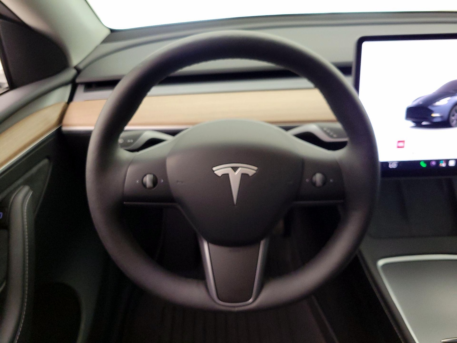 2025 Tesla Model Y Long Range - Photo 11