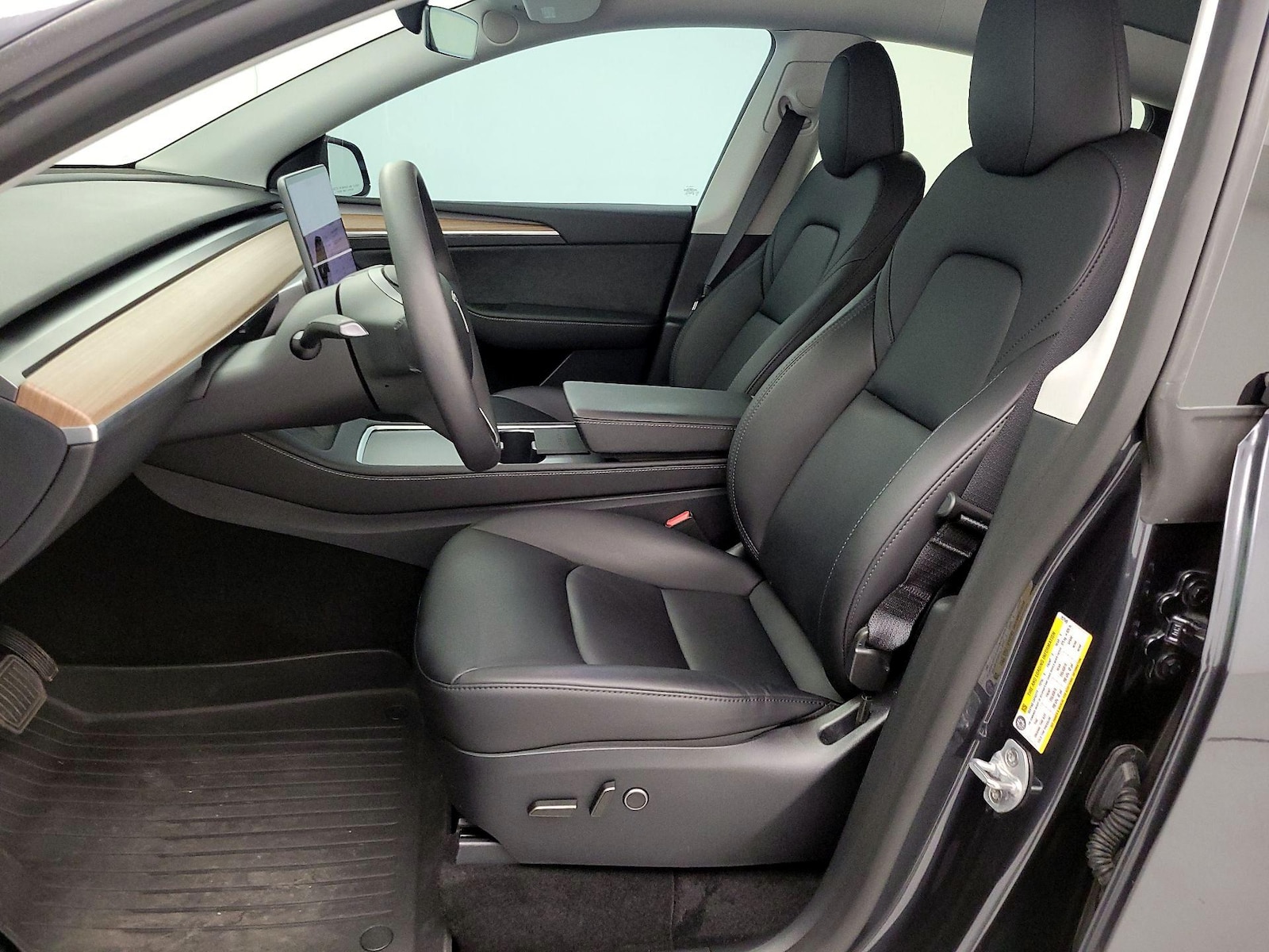 2025 Tesla Model Y Long Range - Photo 12