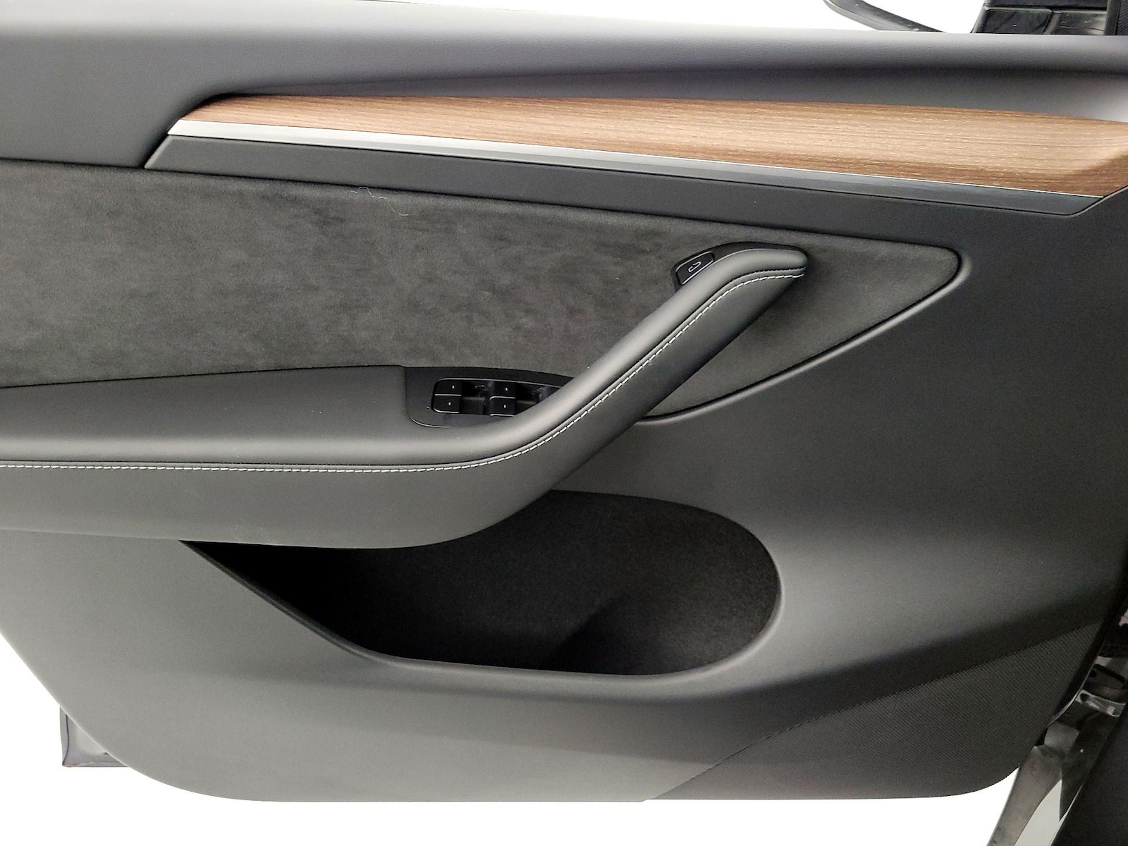 2025 Tesla Model Y Long Range - Photo 13