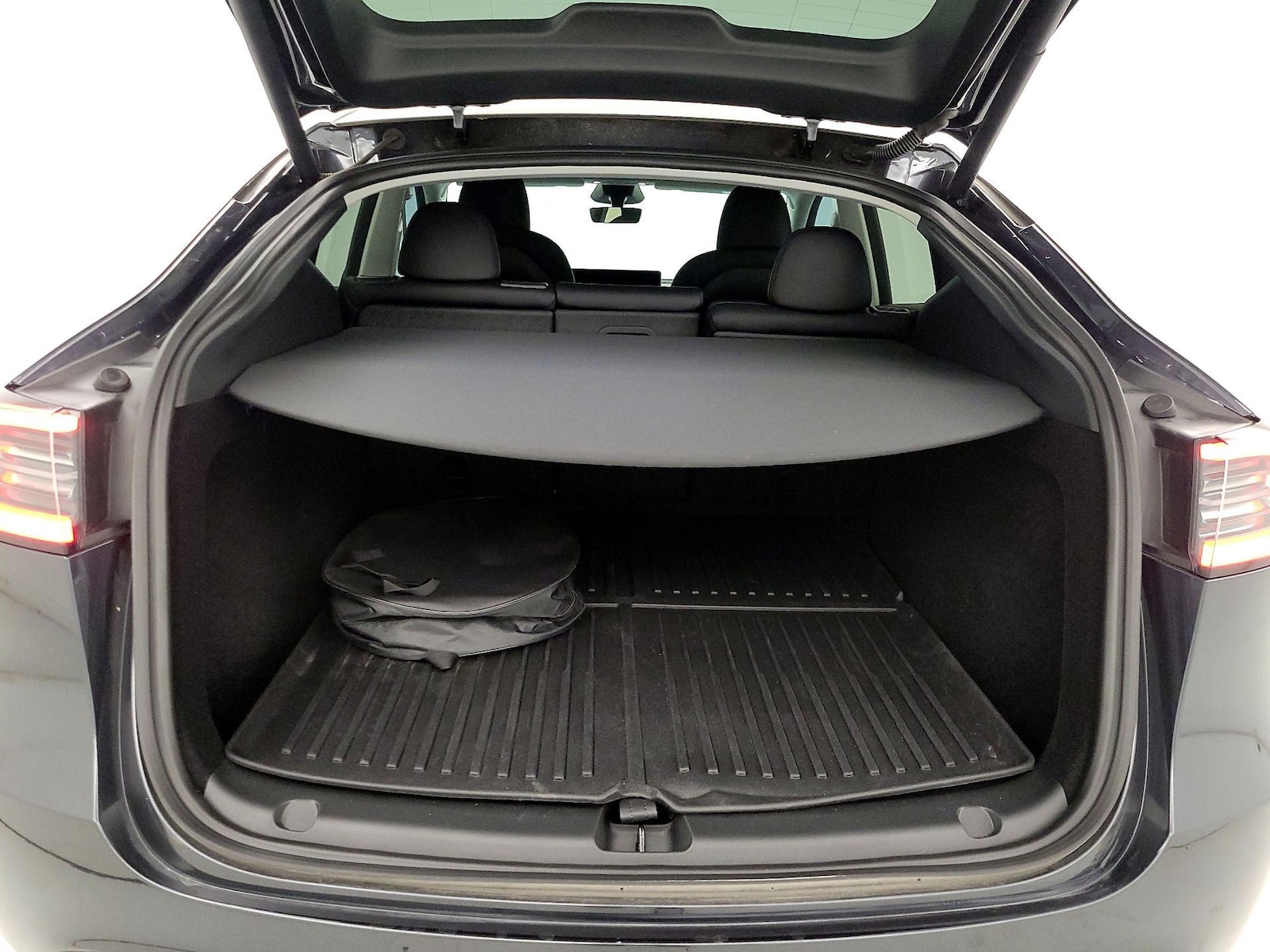 2025 Tesla Model Y Long Range - Photo 22