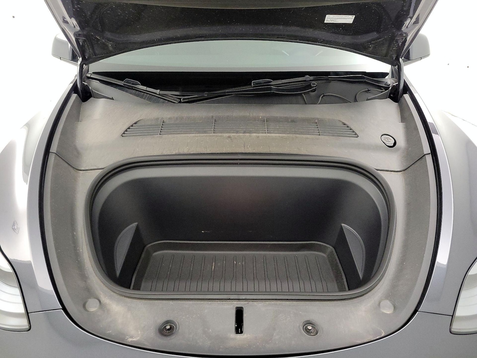 2025 Tesla Model Y Long Range - Photo 23