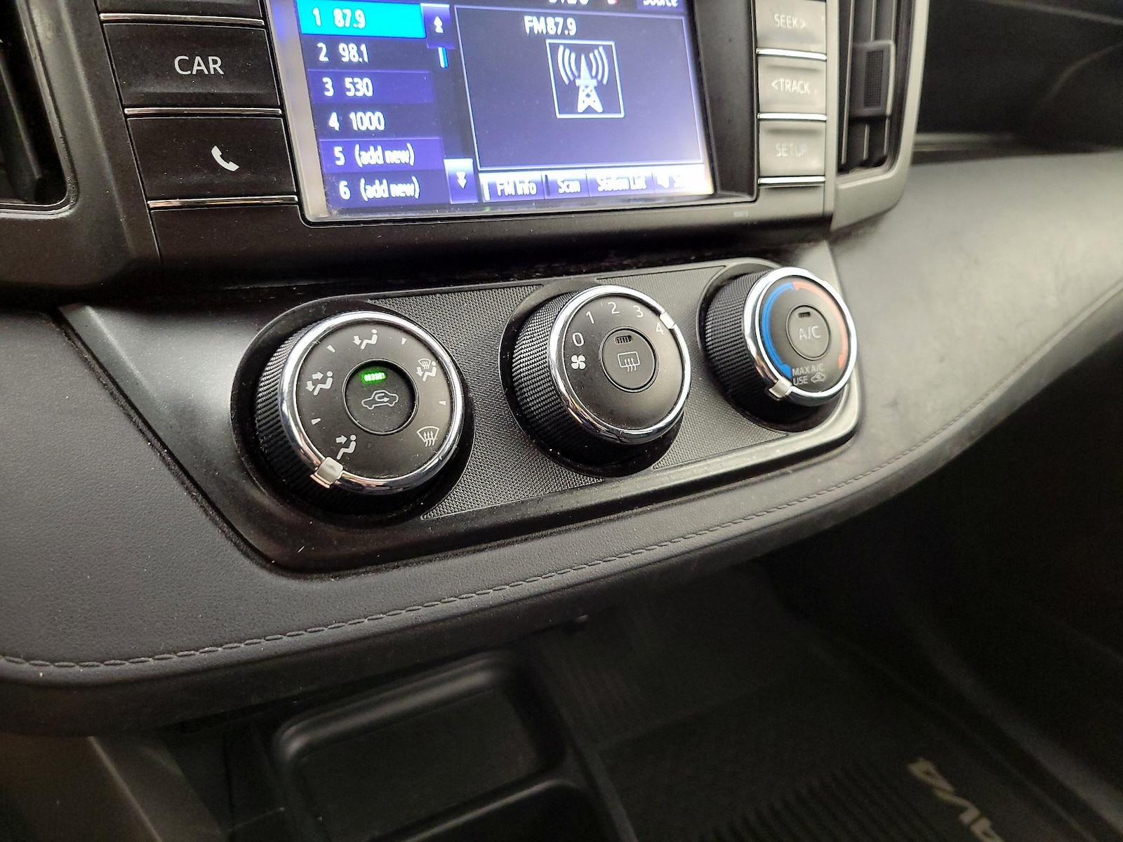 2016 Toyota RAV4 LE - Photo 17