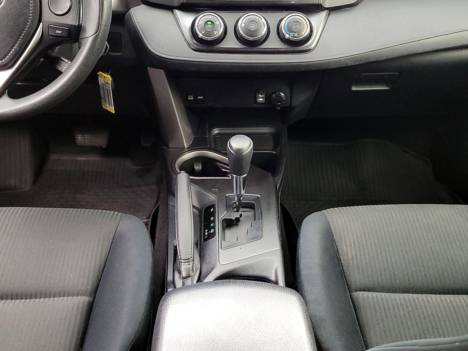 2016 Toyota RAV4 LE - Photo 18