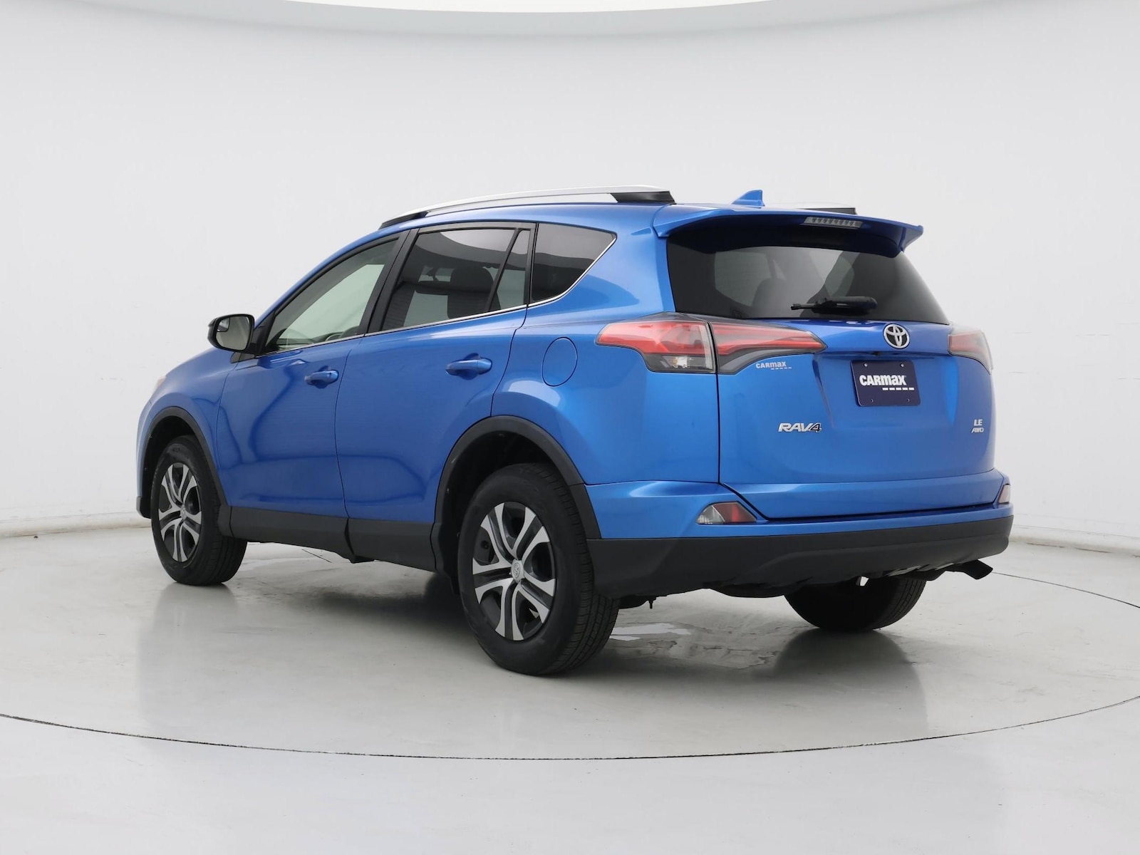 2016 Toyota RAV4 LE - Photo 3
