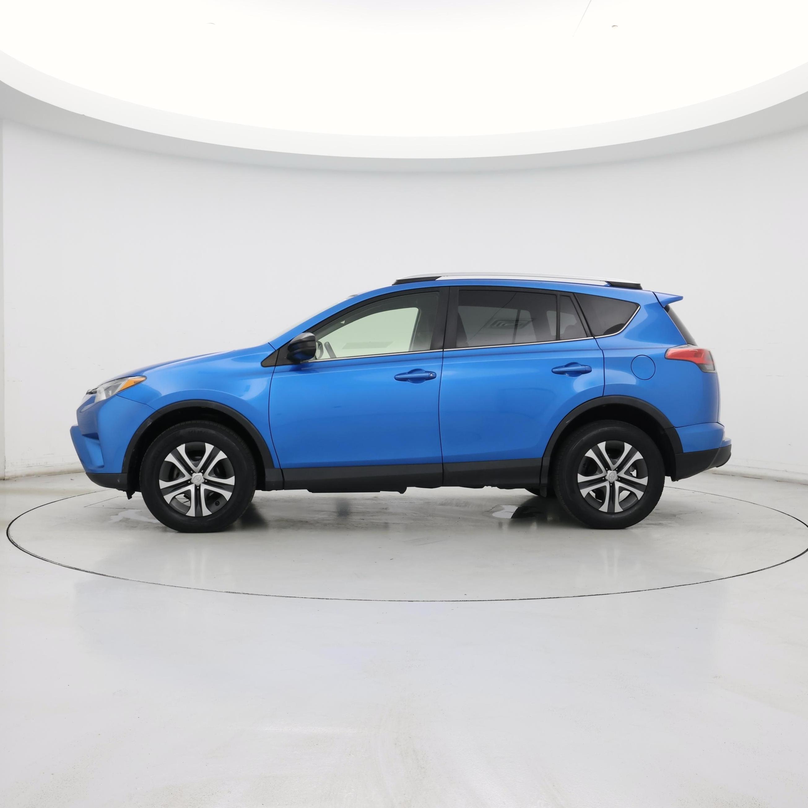 Thumbnail: 2016 Toyota RAV4 - 3