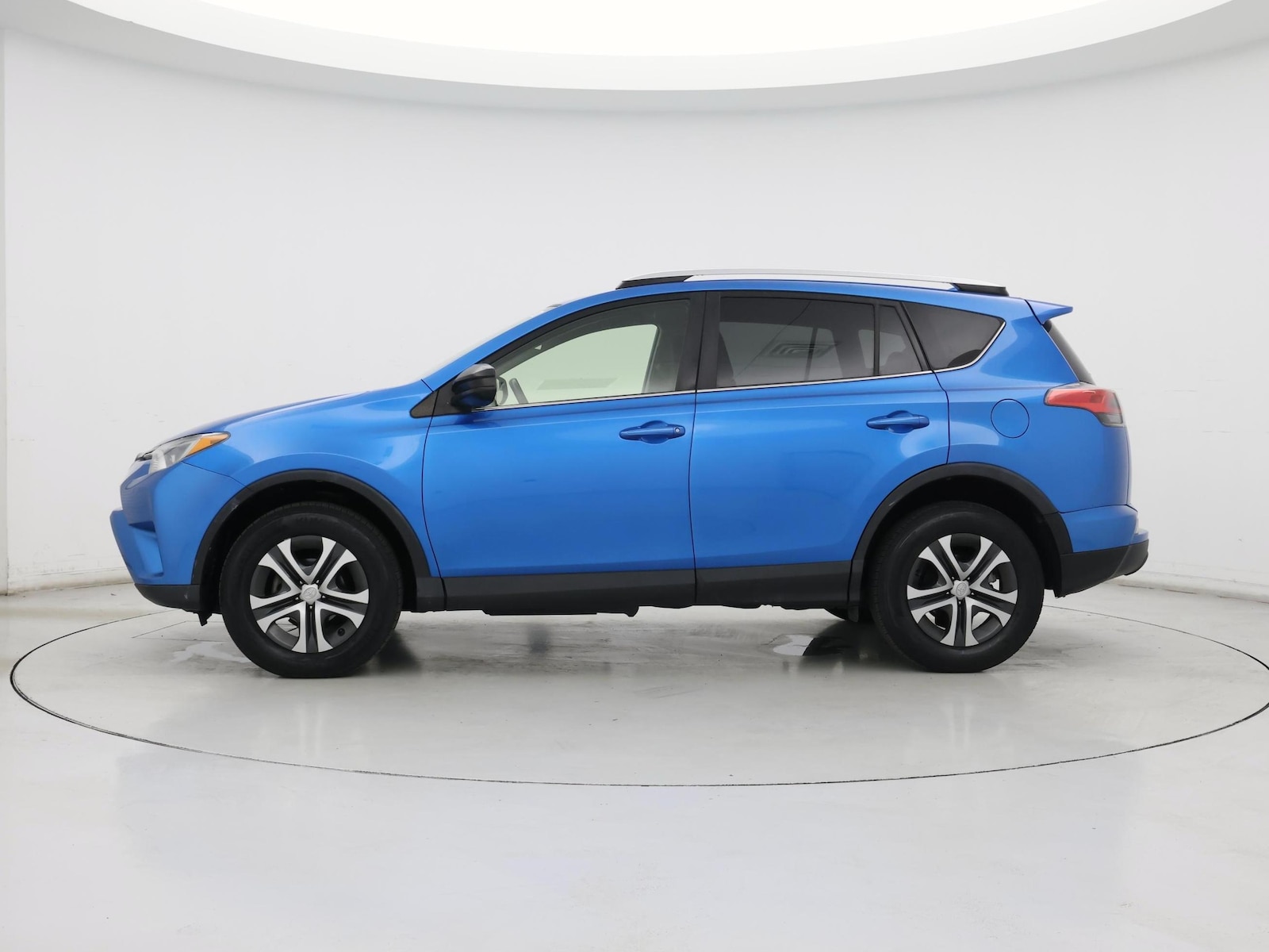 2016 Toyota RAV4 LE - Photo 4